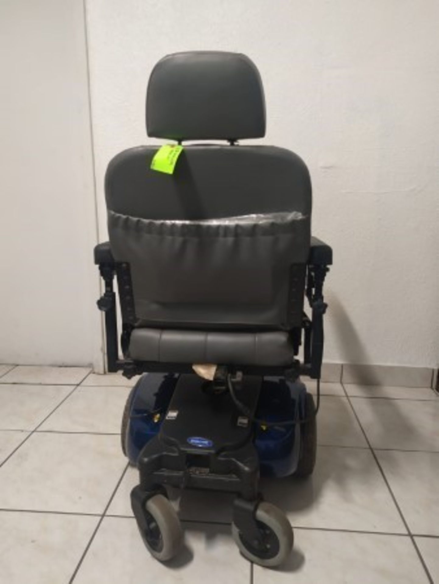 INVACARE PRONTO 51 SURE STEP 6-WHEEL POWER CHAIR WITH JOYSTICK CONTROL - BLUE - 300LB CAPACITY (CHAR - Image 4 of 4