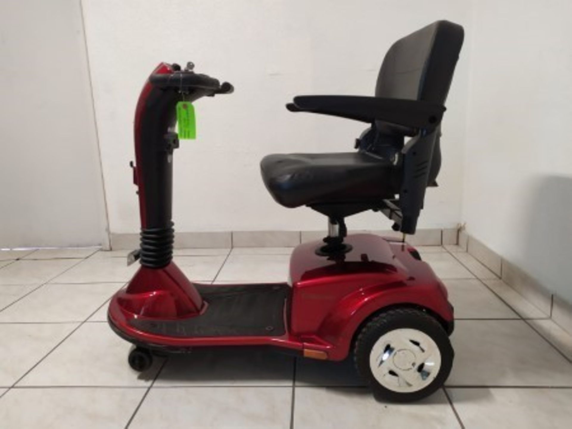 2013 GOLDEN COMPANION GC240 3-WHEEL SCOOTER - RED - 350LB CAPACITY - SERIAL No. TTA13N0043 (NO CHARG - Image 2 of 6