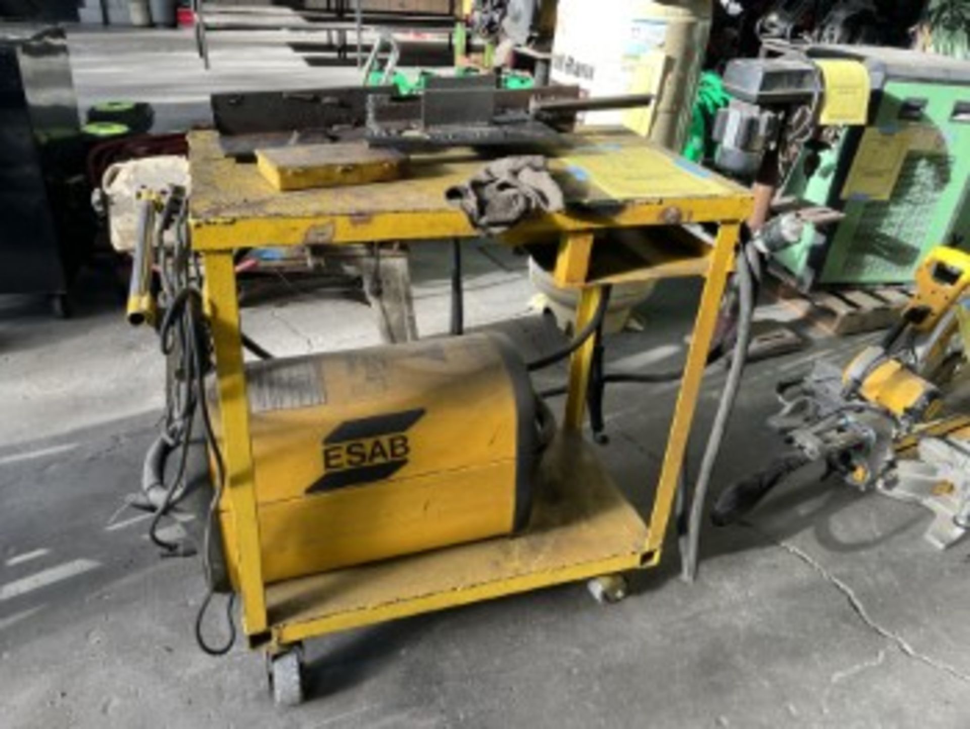 ESAB PLASMA CUTTER WITH ROLLING TABLE