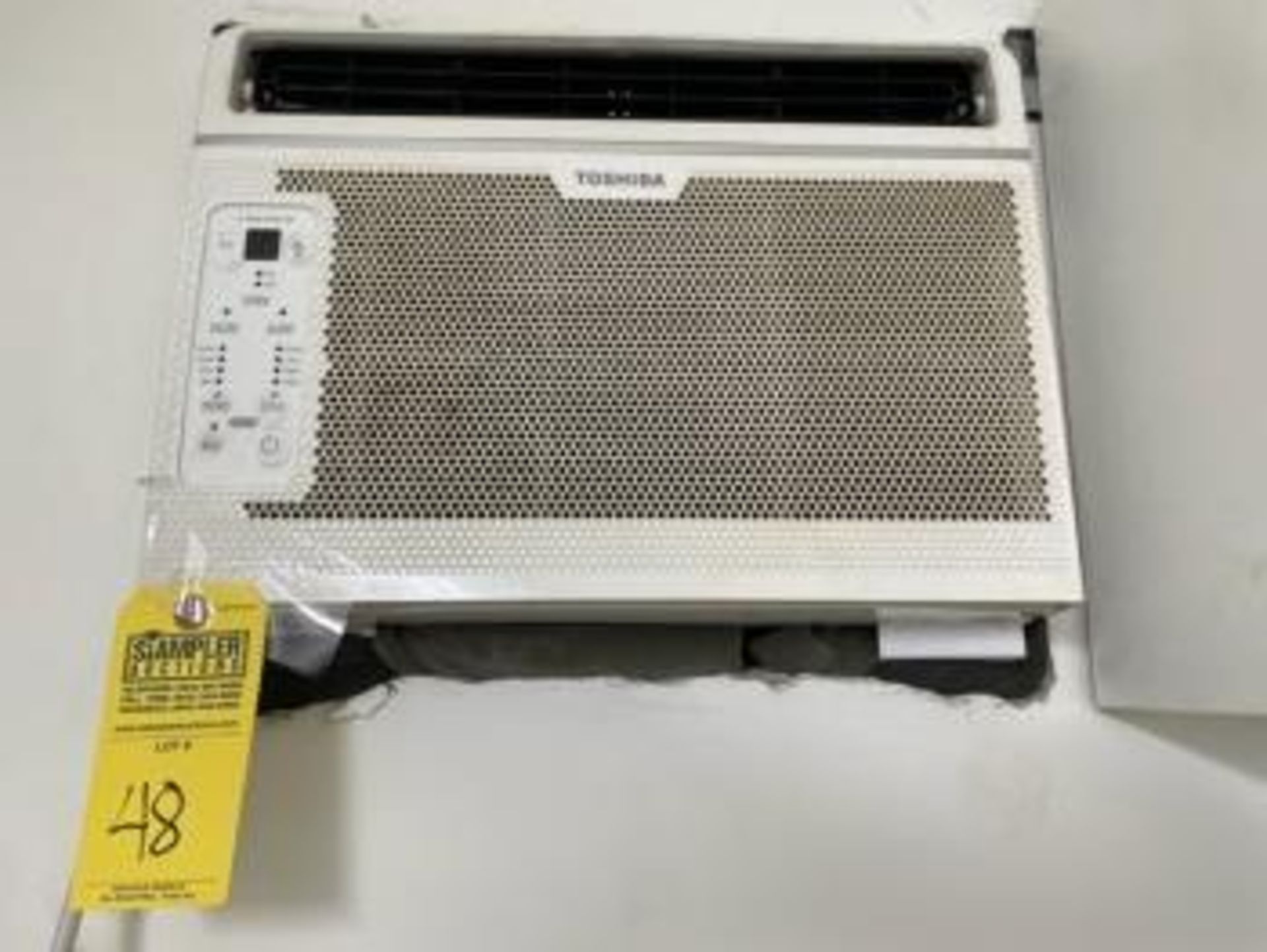 TOSHIBA WINDOW A/C UNIT - 5,000BTU (LOCATED IN HIALEAH, FL)