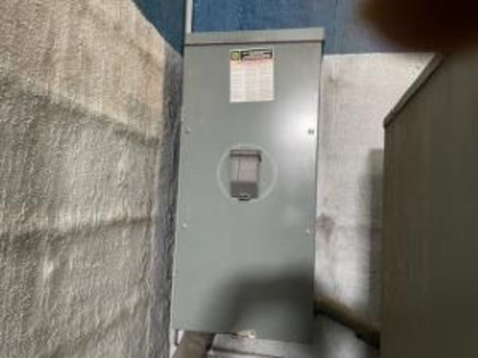 LOT ELECTRIC PANELS WITH SQUARE D CIRCUIT BREAKER PIPES & WIRING (LOCATED IN HIALEAH, FL) - Image 2 of 5