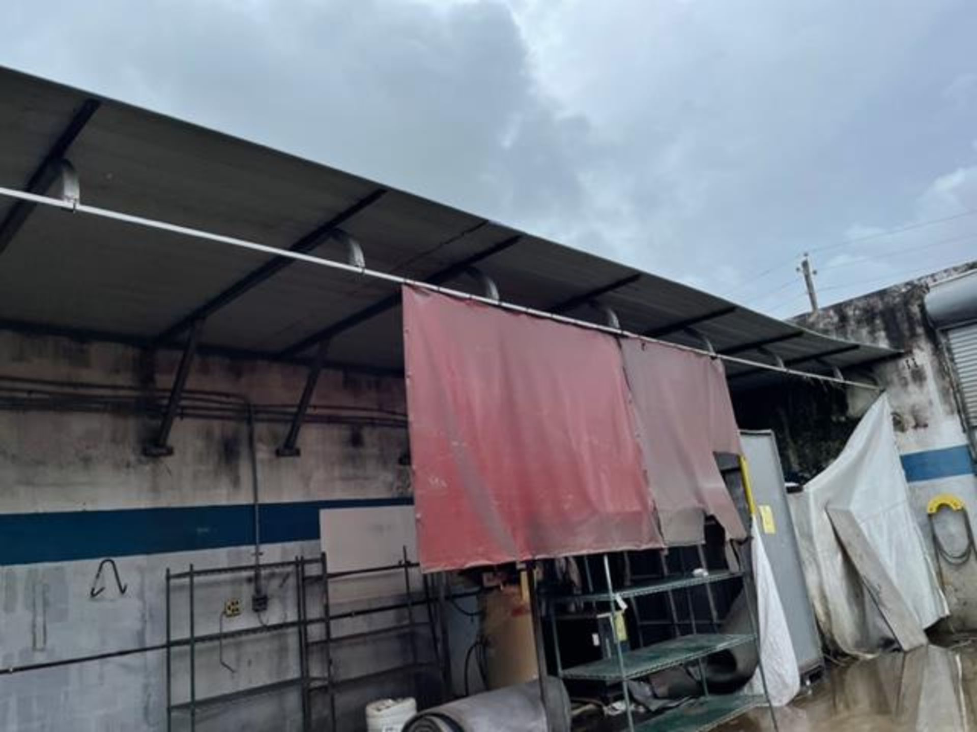 OVERHEAD ROOF PANELS WITH 10 CANTILEVER MOUNTING ARMS - 52' LONG x 13' (LOCATED IN HIALEAH, FL)