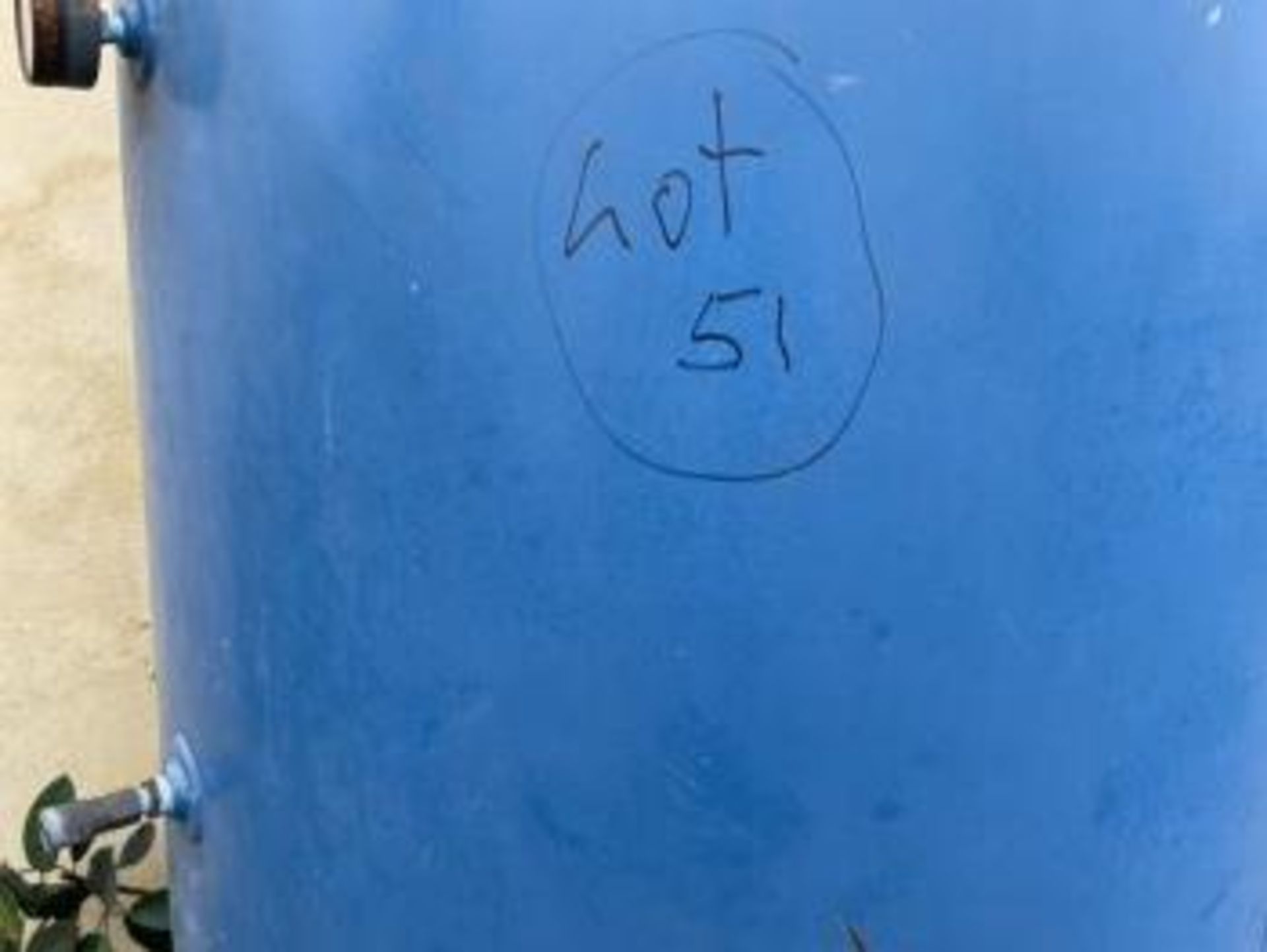 BLUE AIR TANK - 300 GALLON (OUTSIDE) (LOCATED IN HIALEAH, FL) - Image 3 of 4