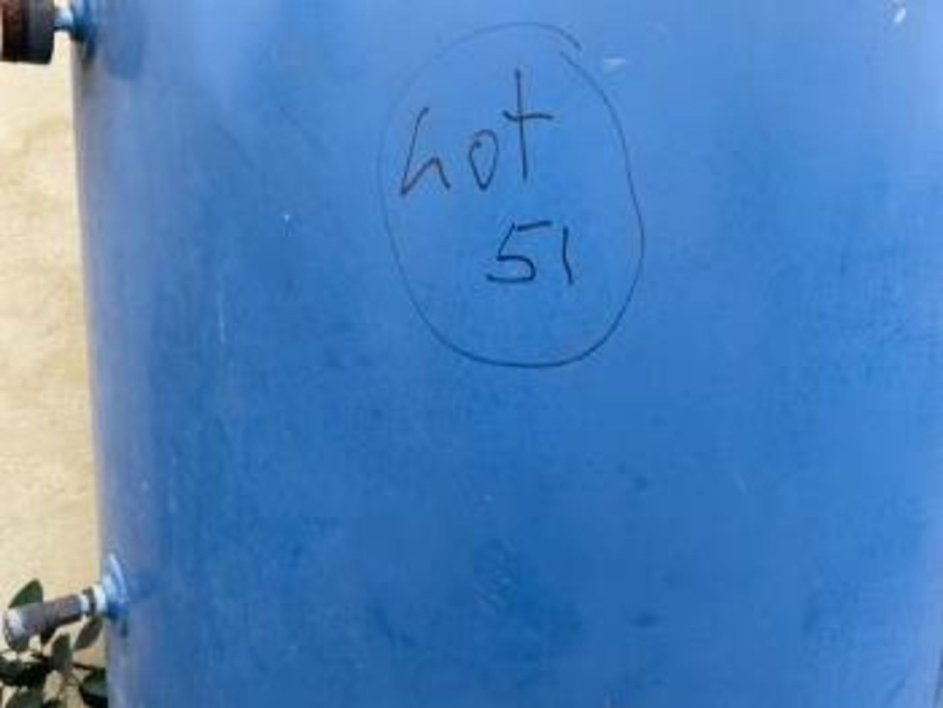 BLUE AIR TANK - 300 GALLON (OUTSIDE) (LOCATED IN HIALEAH, FL) - Image 2 of 4