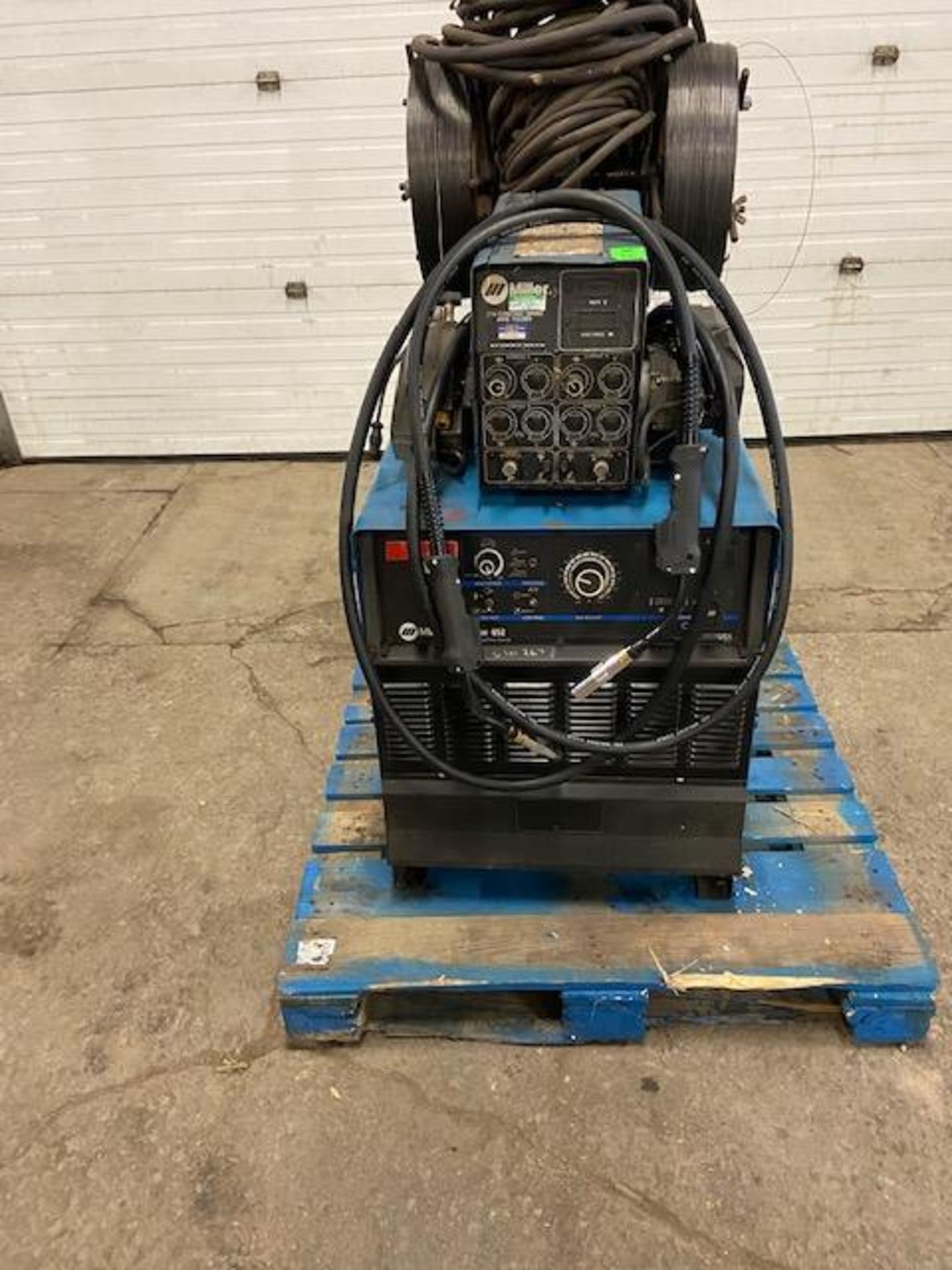 Miller Dimension 652 Mig Welder 650 Amp Mig Tig Stick with DUAL 60 Series Wire Feeder - Image 2 of 2
