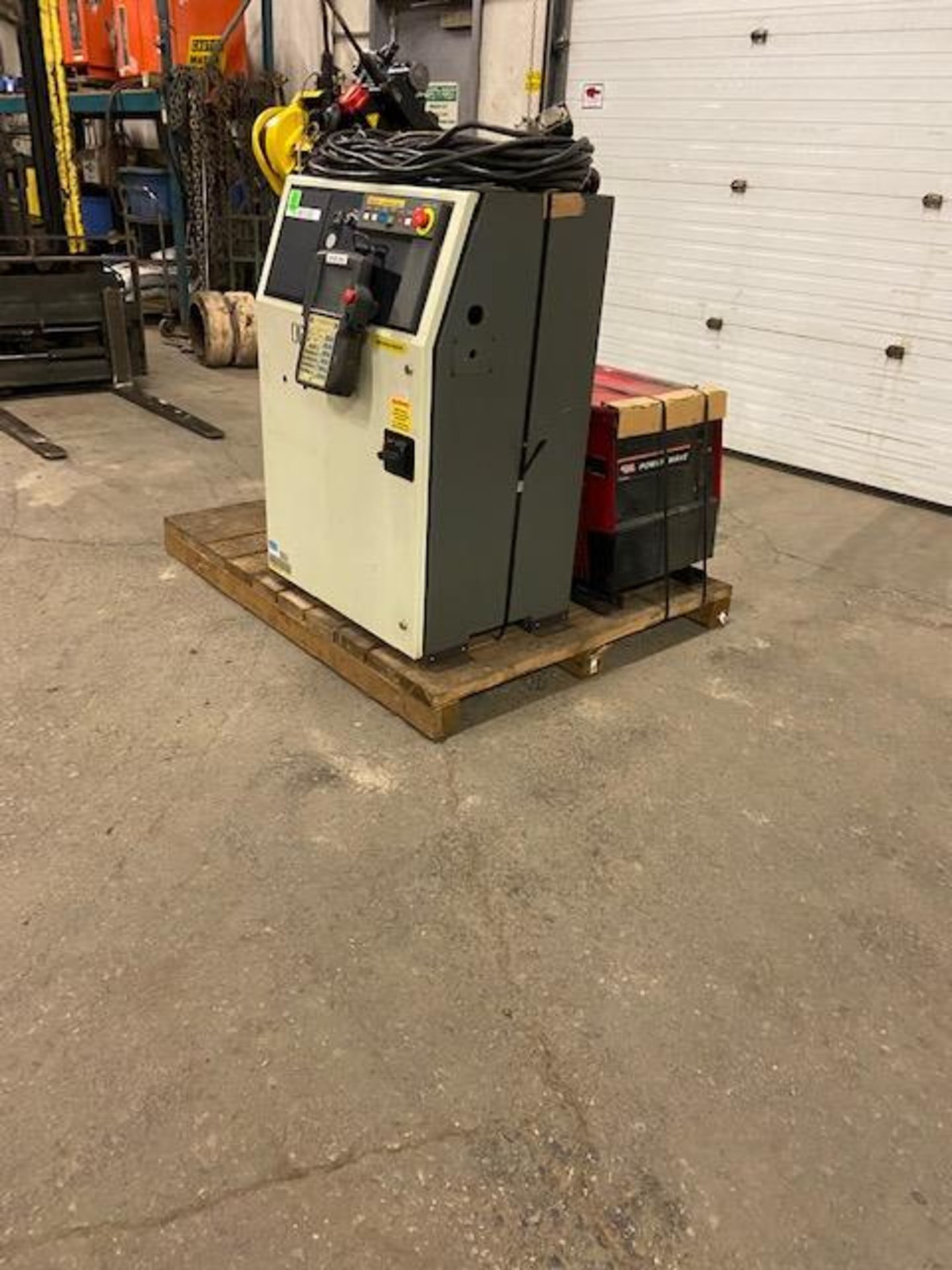 2006 Fanuc Arcmate 120iB Welding Robot with RJ3iB Controller WITH MINT 2020 wire feeder, - Image 5 of 5