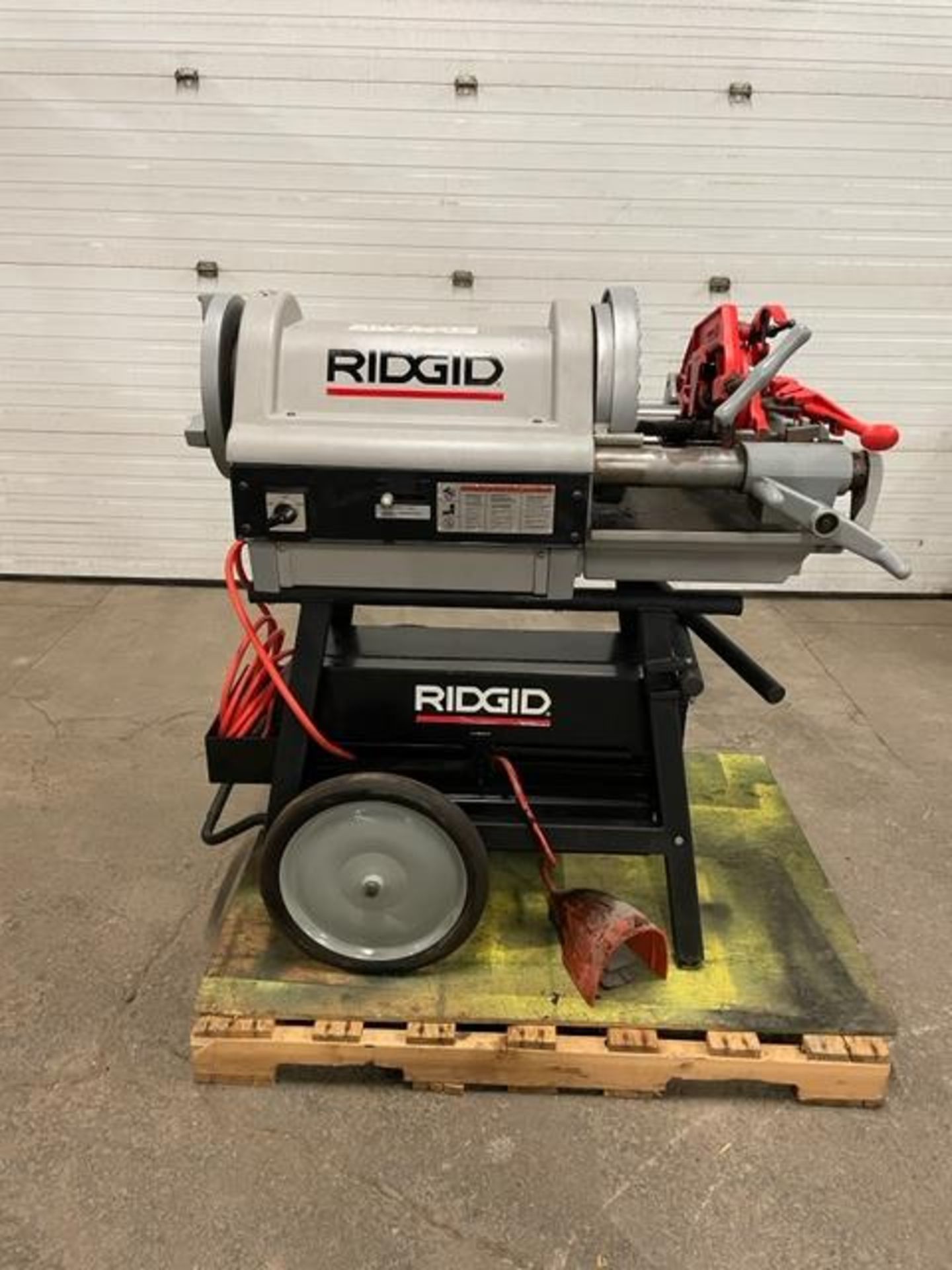 MINT Ridgid 1224 Pipe Threader with 1/8" to 4" capacity with dies - complete like new with cutter,