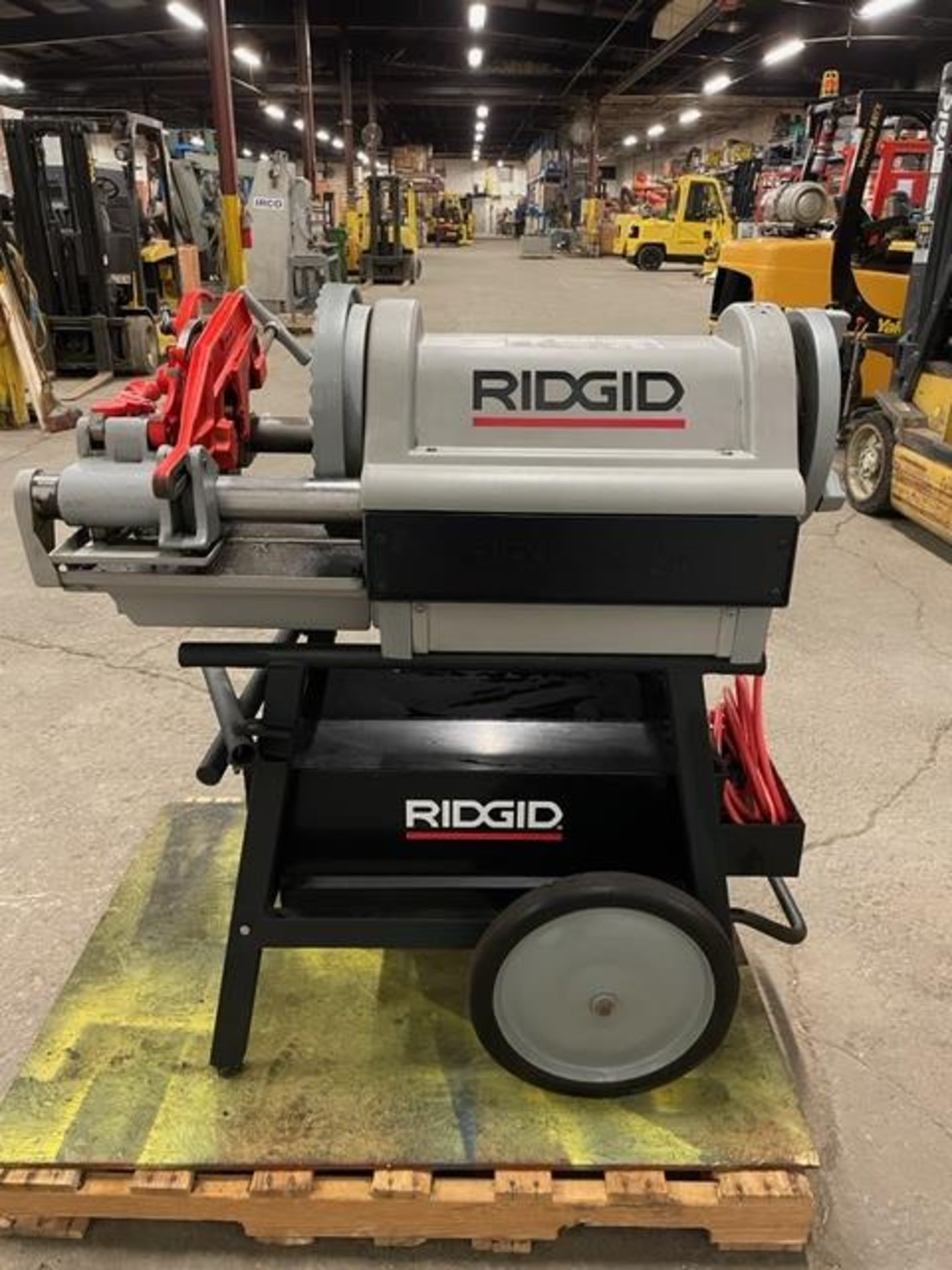 MINT Ridgid 1224 Pipe Threader with 1/8" to 4" capacity with dies - complete like new with cutter, - Image 2 of 3