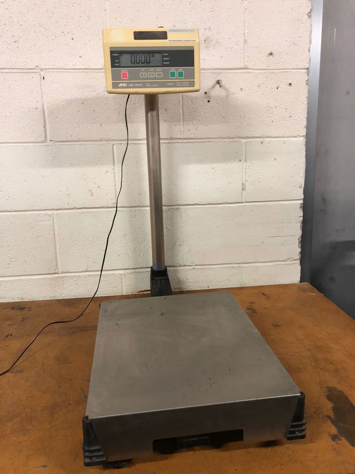 AND HW-10KA2 20lbs Capacity Desktop Scale with 0.002 lbs accuracy