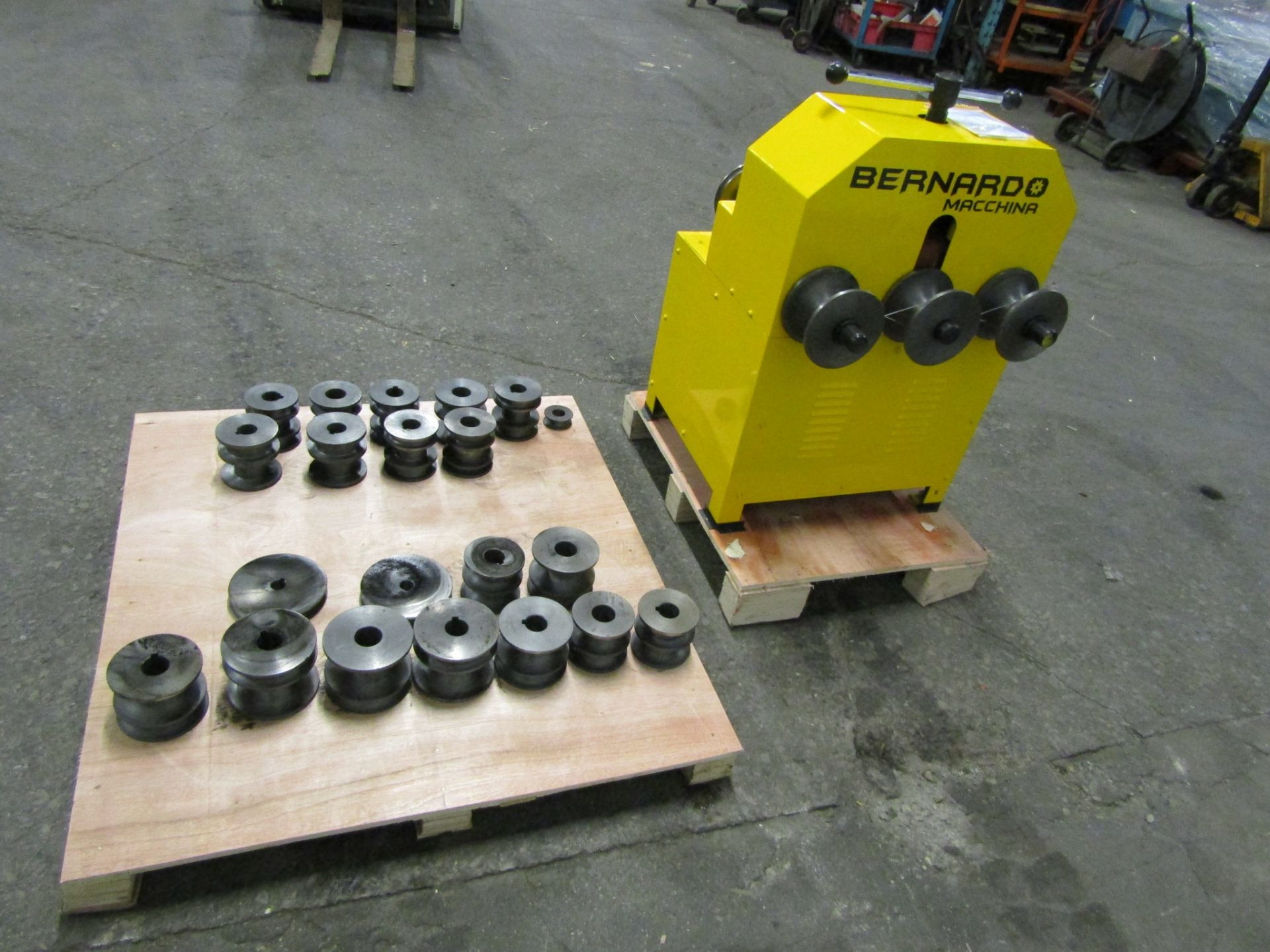 Bernardo Pyramid Angle Rolls Conduit Bender - Tube Bender with 22 dies 0.5-3" capacity MINT / UNUSED - Image 2 of 2