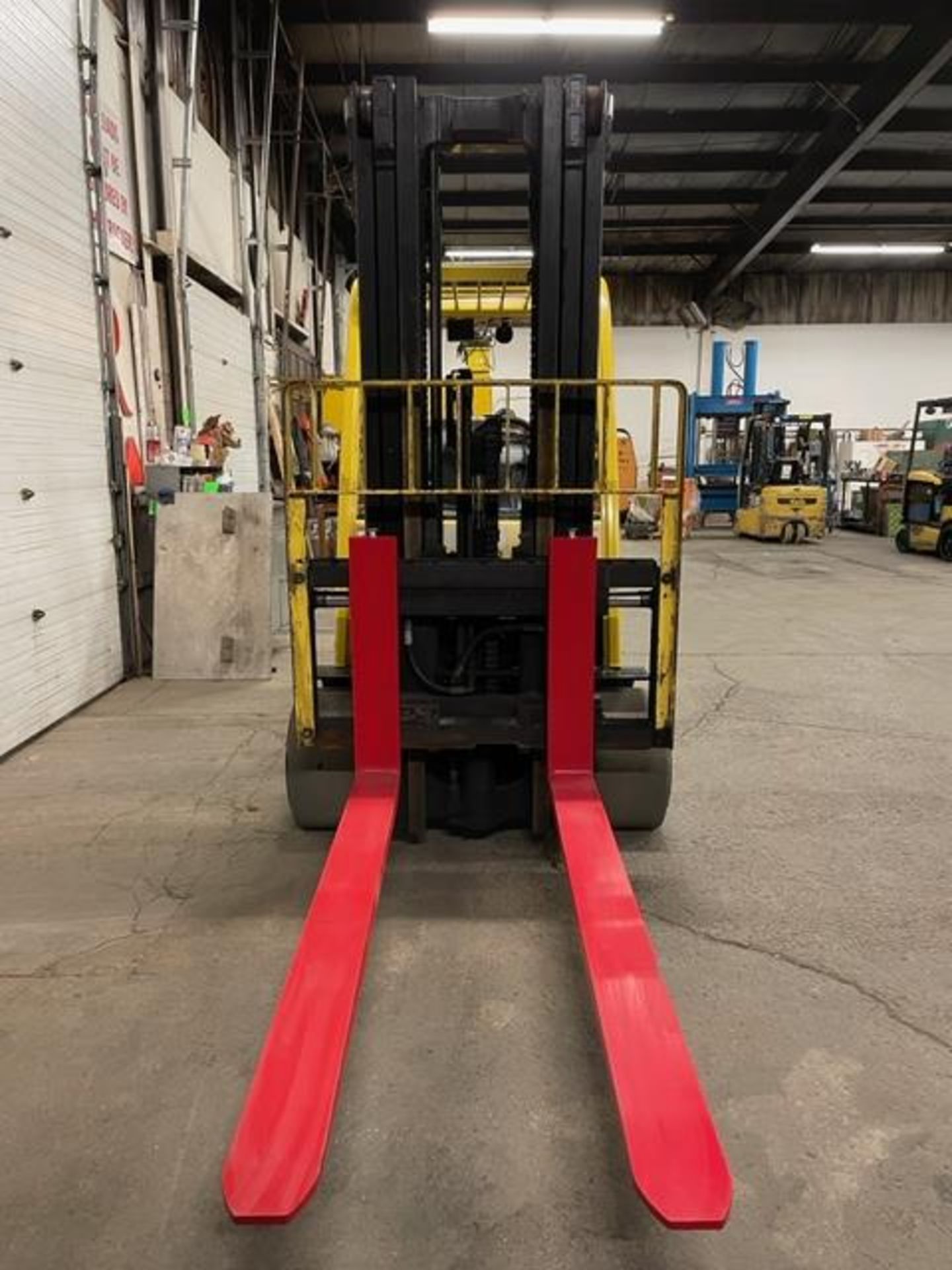 FREE CUSTOMS - MINT 2018 Hyster 12,000lbs Capacity Forklift with sideshift & 3-stage mast & 72" - Image 2 of 3