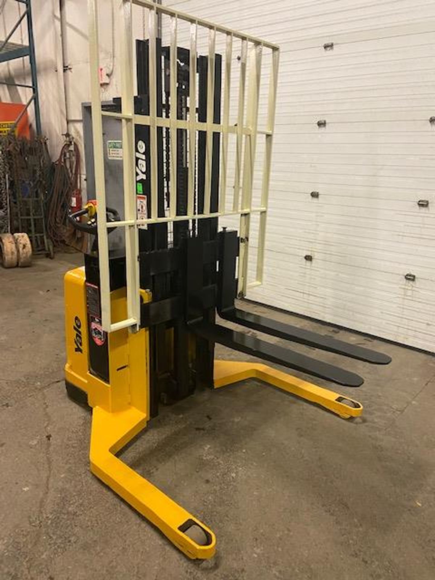 FREE CUSTOMS - 2008 Yale Order Picker 4000lbs capacity Electric Powered Pallet Cart Lifter with - Image 2 of 3