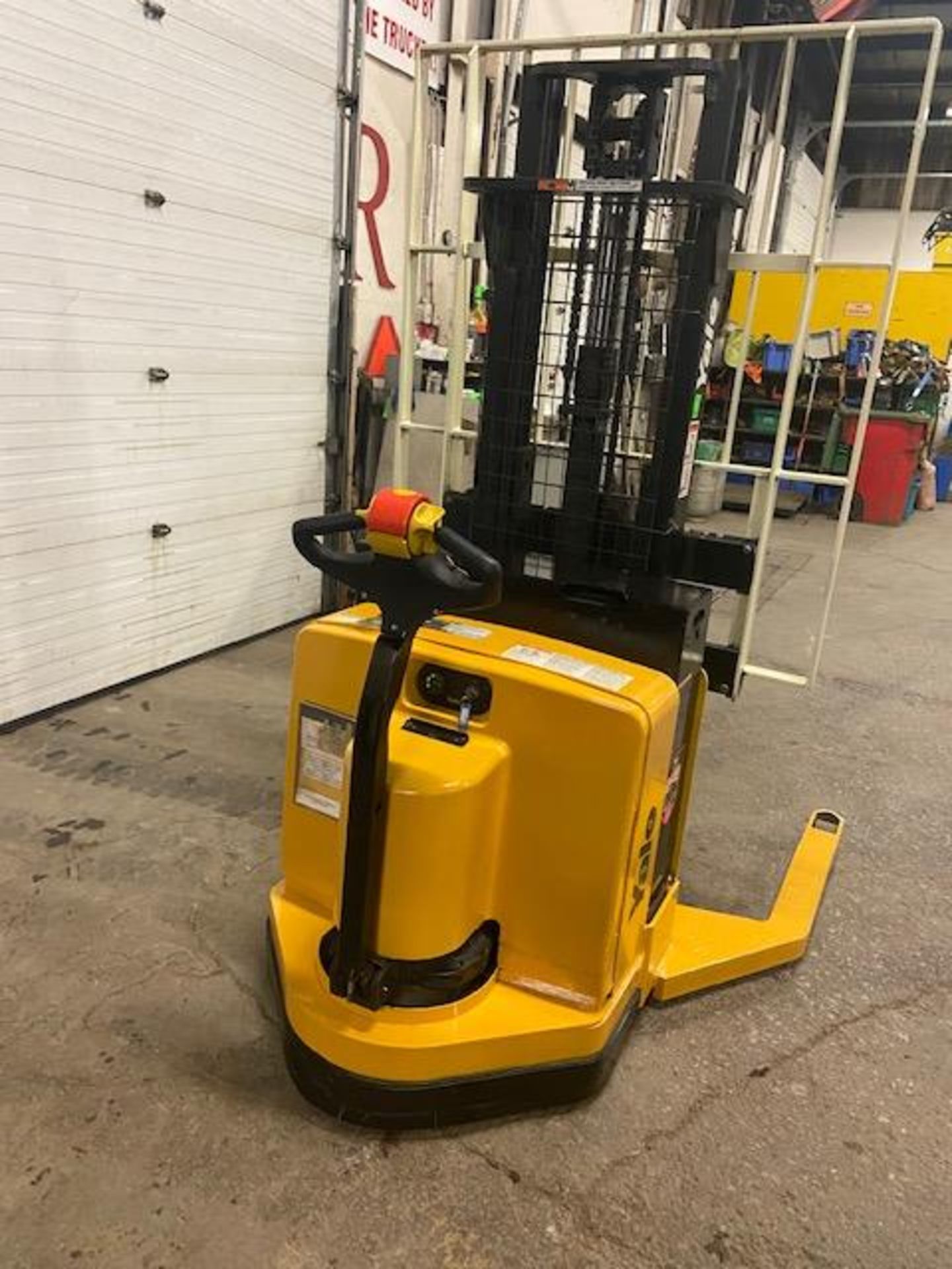 FREE CUSTOMS - 2008 Yale Order Picker 4000lbs capacity Electric Powered Pallet Cart Lifter with - Image 3 of 3