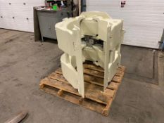 Cascade Forklift Attachment - Forklift Clamp MINT