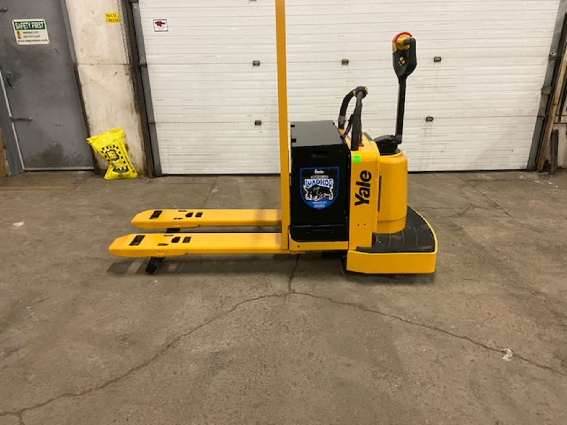 2005 Yale Ride On Electric Powered Pallet Cart Walkie Lift 6000lbs capacity MINT