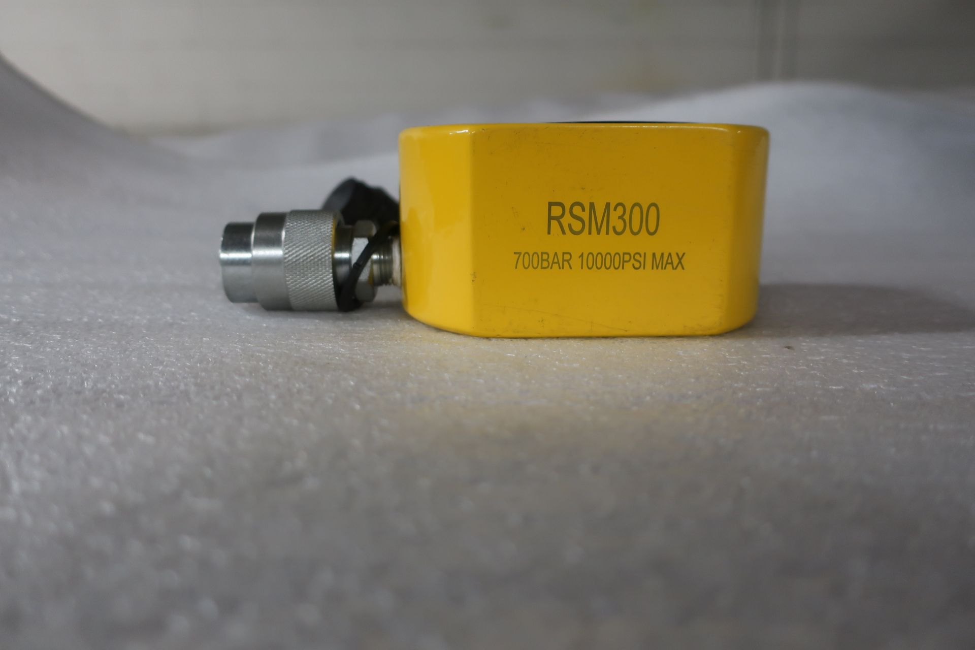 RSM-300 MINT - 30 ton Hydraulic Jack Low Profile type cylinder