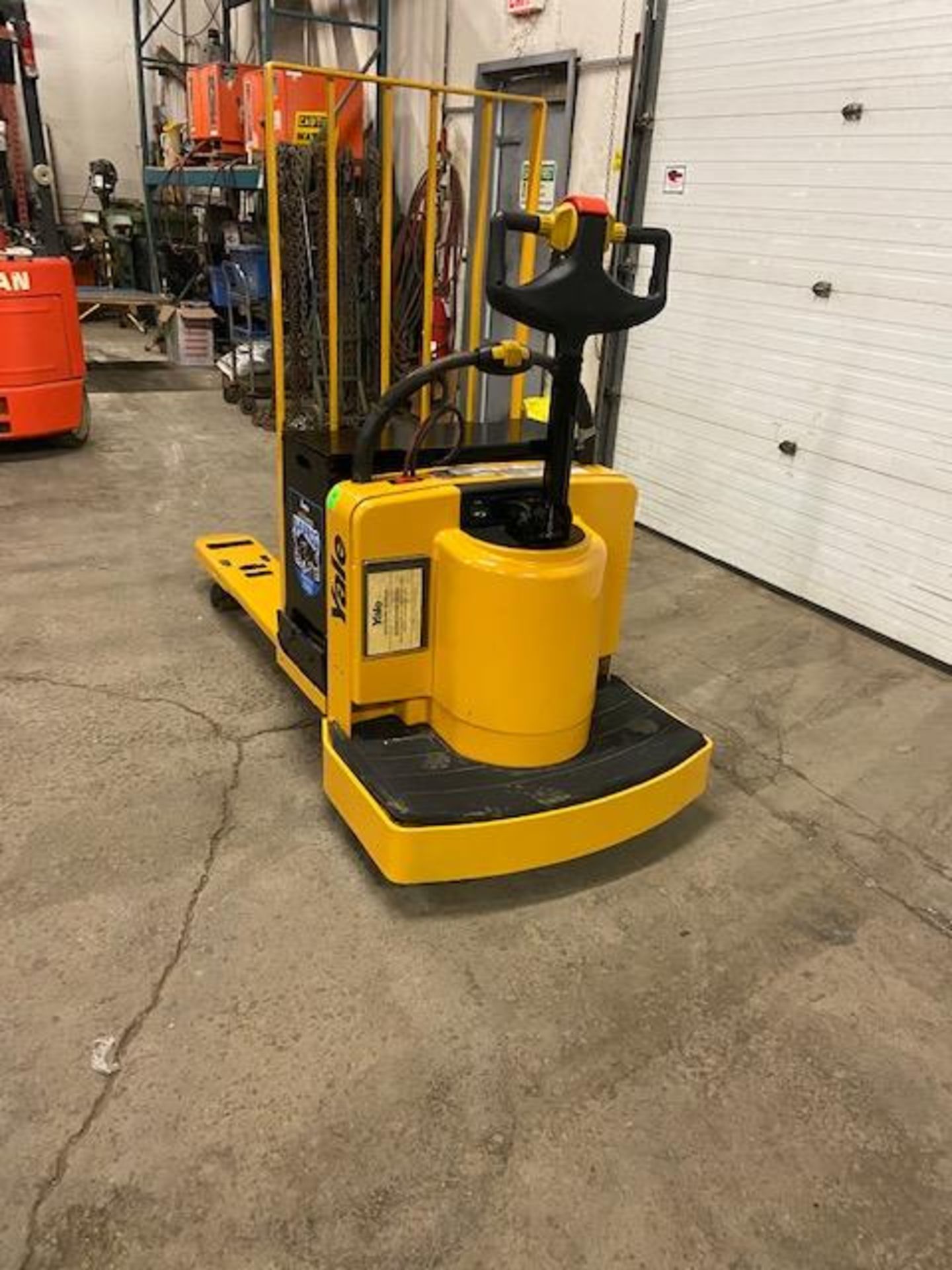 2005 Yale Ride On Electric Powered Pallet Cart Walkie Lift 6000lbs capacity MINT - Image 3 of 3