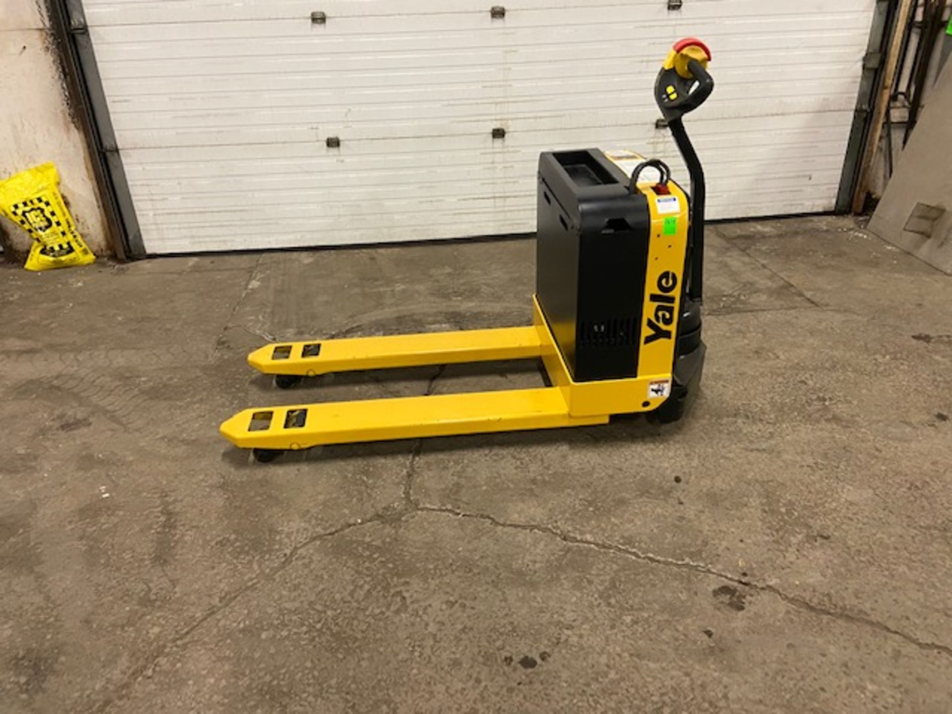 ***** 2007 Yale Electric Powered Pallet Cart Walkie Lift 4000lbs capacity walk behind 48"