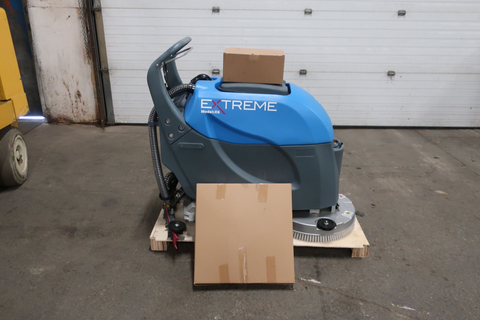 Extreme MINT Walk Behind Floor Sweeper Scrubber Unit model X6 - BRAND NEW with extra pads - Image 2 of 4