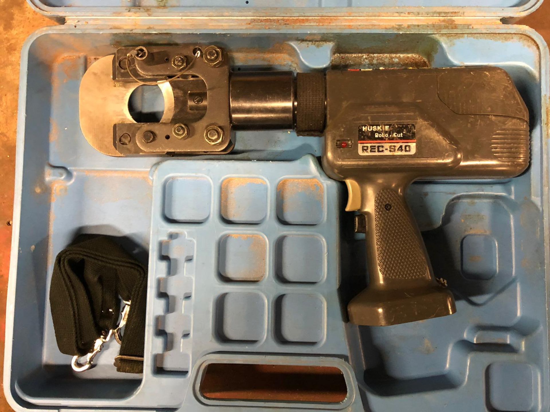 Huskie Rolo-Cut model REC-S40 Handheld Cutter Tool in case