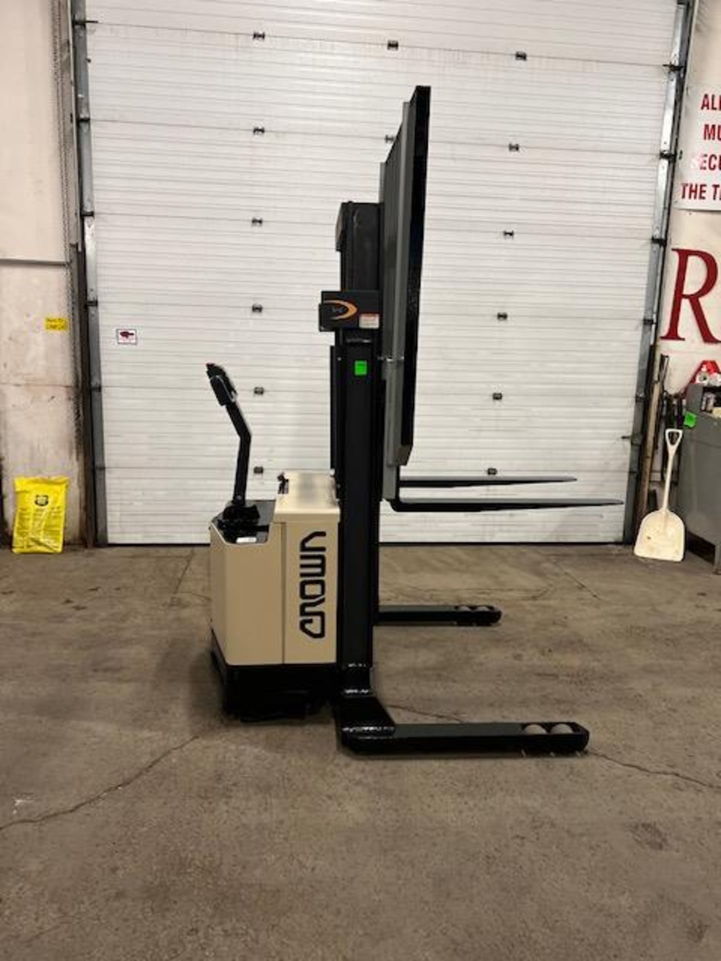 FREE CUSTOMS - Crown Pallet Stacker Walk Behind Order Picker 4000lbs capacity electric Powered - Image 3 of 4