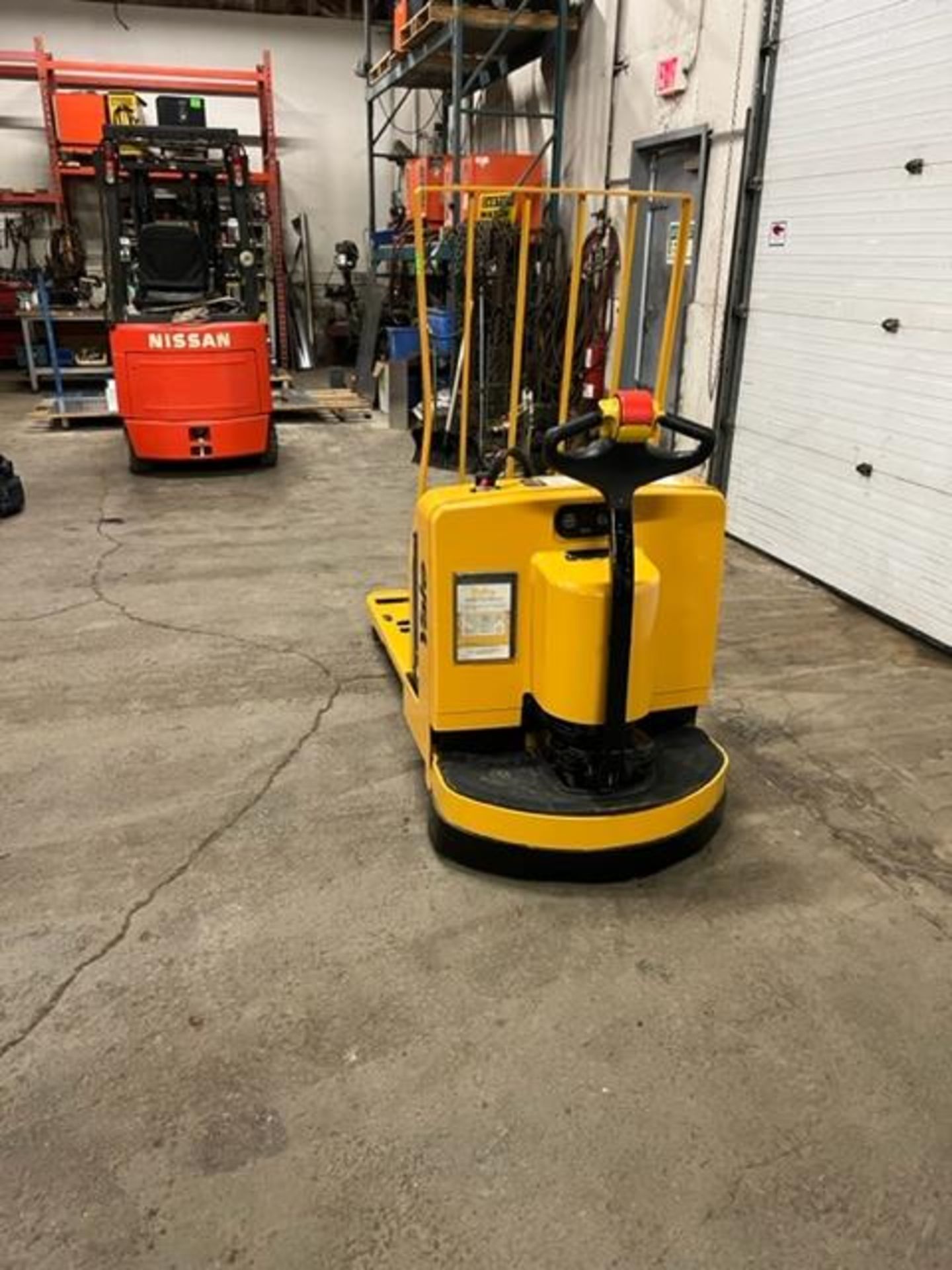 2004 Yale Ride On Electric Powered Pallet Cart Walkie Lift 6500lbs capacity MINT with battery - Image 3 of 3