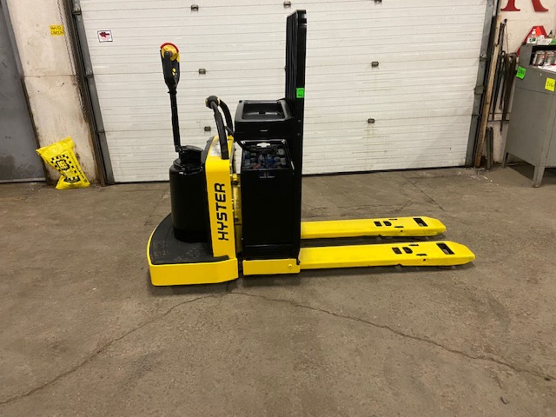 2005 Hyster Ride On Electric Powered Pallet Cart Walkie Lift 6000lbs capacity MINT