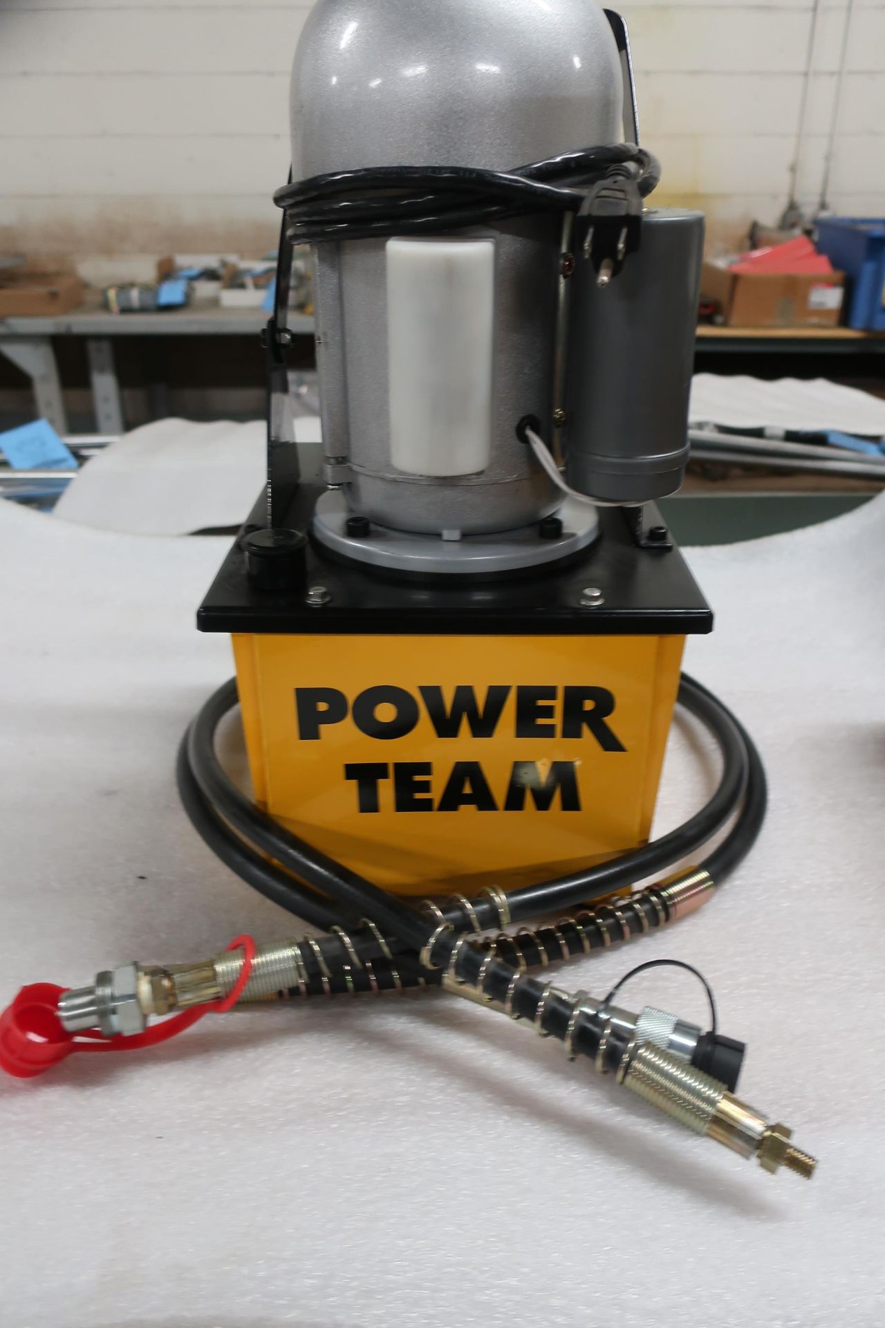 Power Team Hydraulics Electric Powerpack type - 120V single phase hydraulic pump - UNUSED & MINT - Image 2 of 3