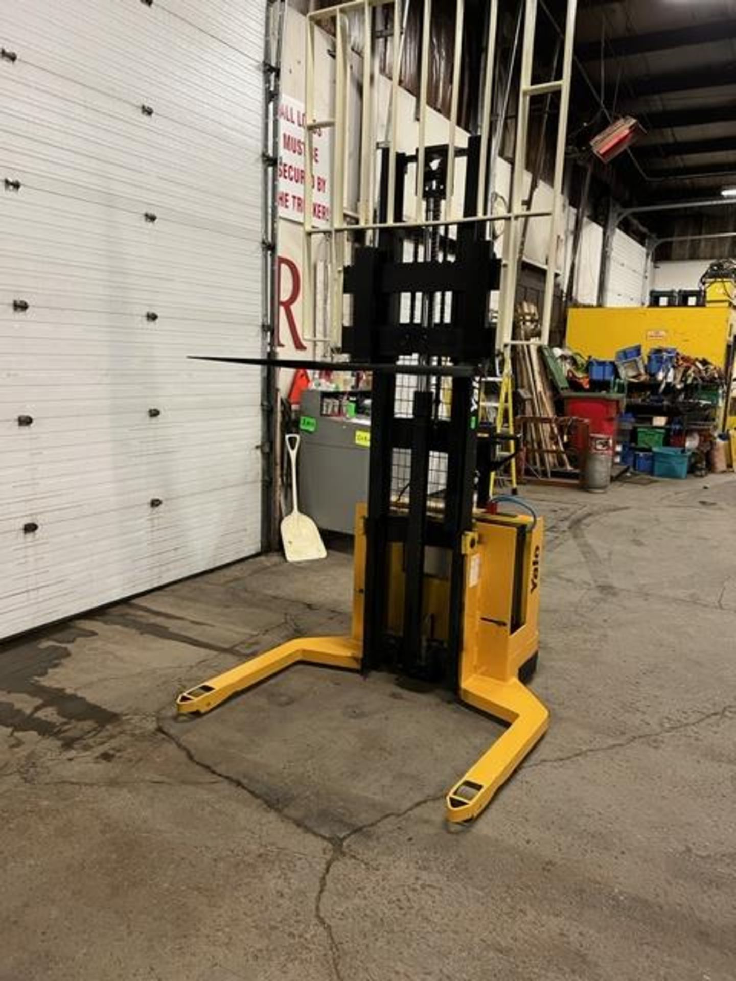 FREE CUSTOMS - Yale Pallet Stacker Walk Behind Order Picker 4000lbs capacity electric Powered Pallet - Image 3 of 4