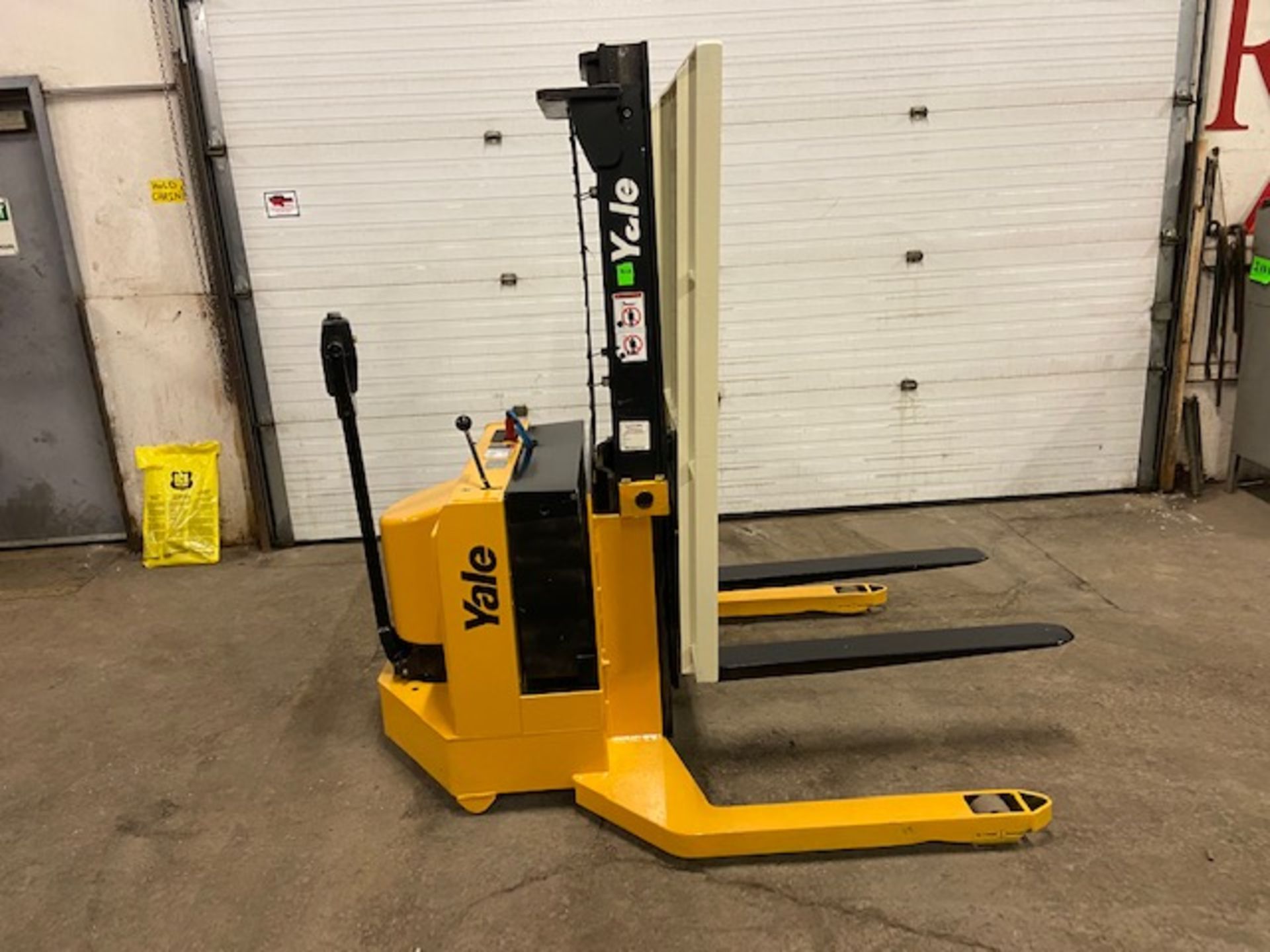 FREE CUSTOMS - Yale Pallet Stacker Walk Behind Order Picker 4000lbs capacity electric Powered Pallet