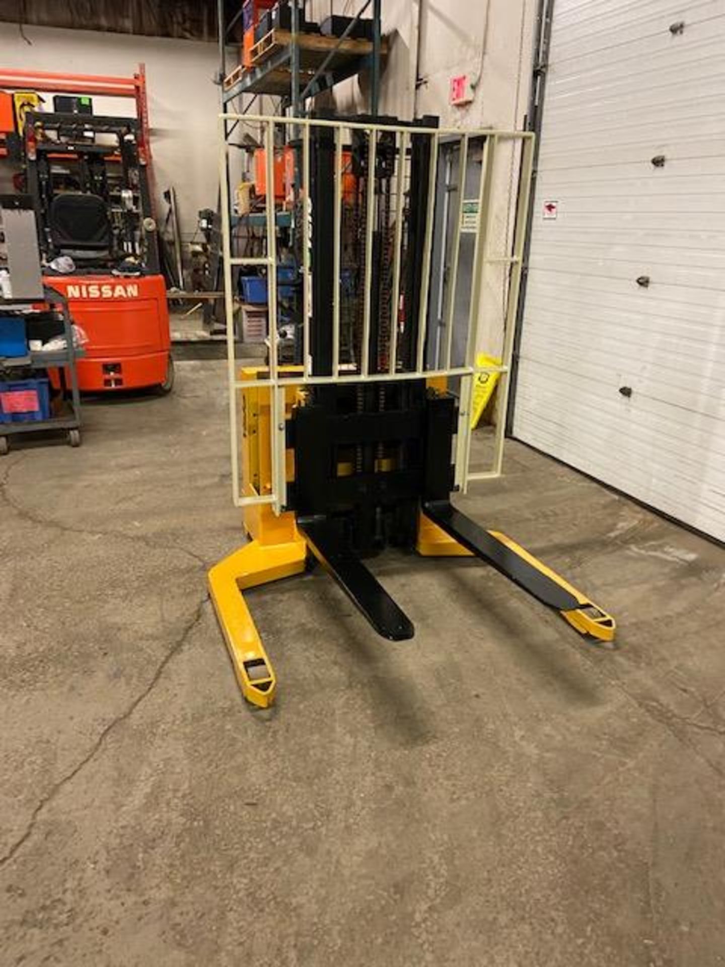 FREE CUSTOMS - Yale Pallet Stacker Walk Behind Order Picker 4000lbs capacity electric Powered Pallet - Image 2 of 3