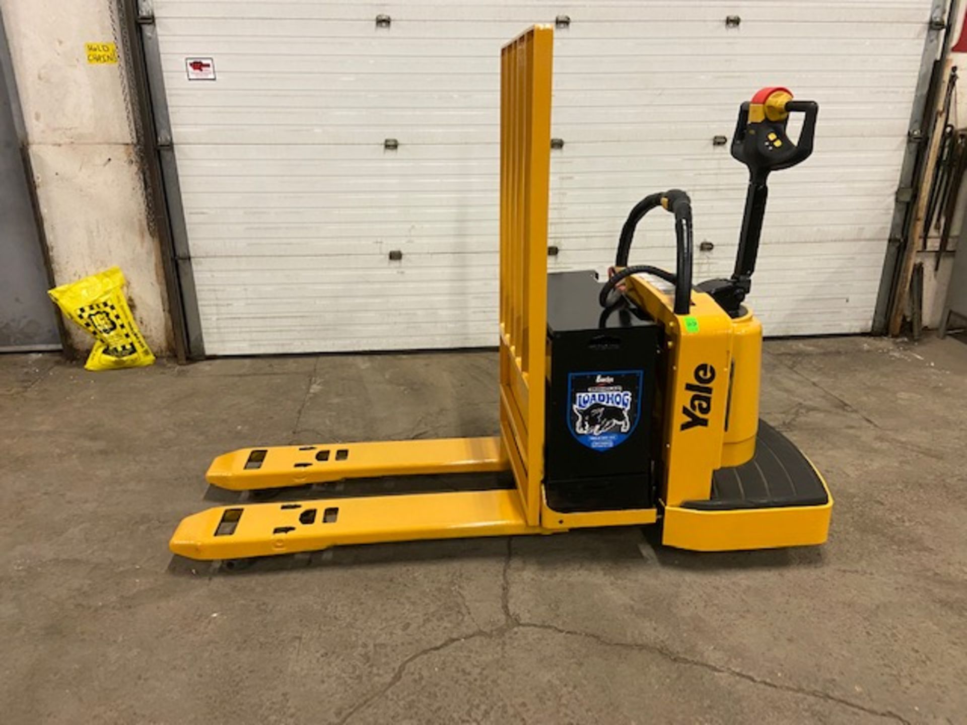 2004 Yale Ride On Electric Powered Pallet Cart Walkie Lift 6000lbs capacity MINT