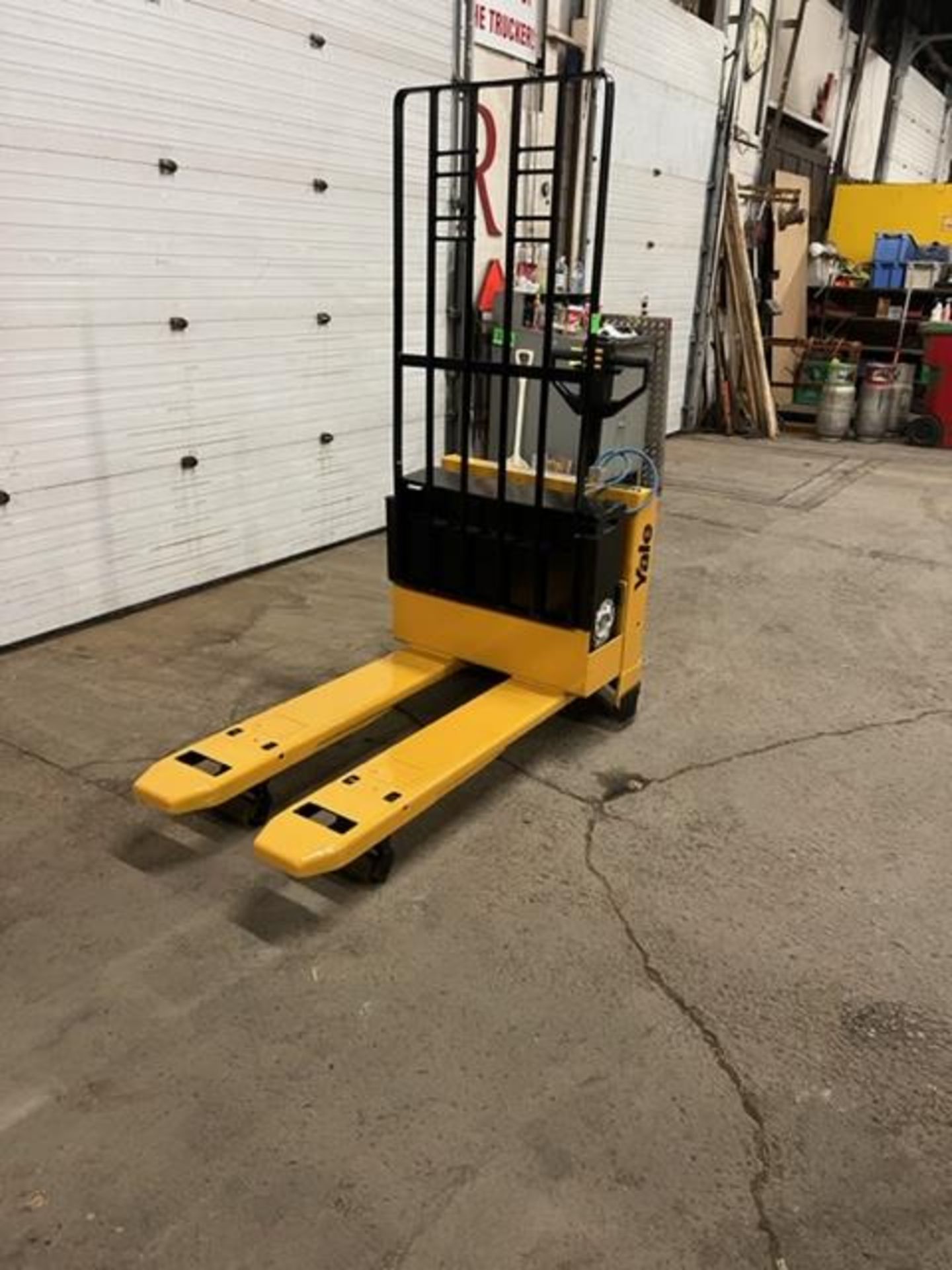 Yale Walk Behind Electric Powered Pallet Cart Walkie Lift 6000lbs capacity MINT - Image 2 of 3
