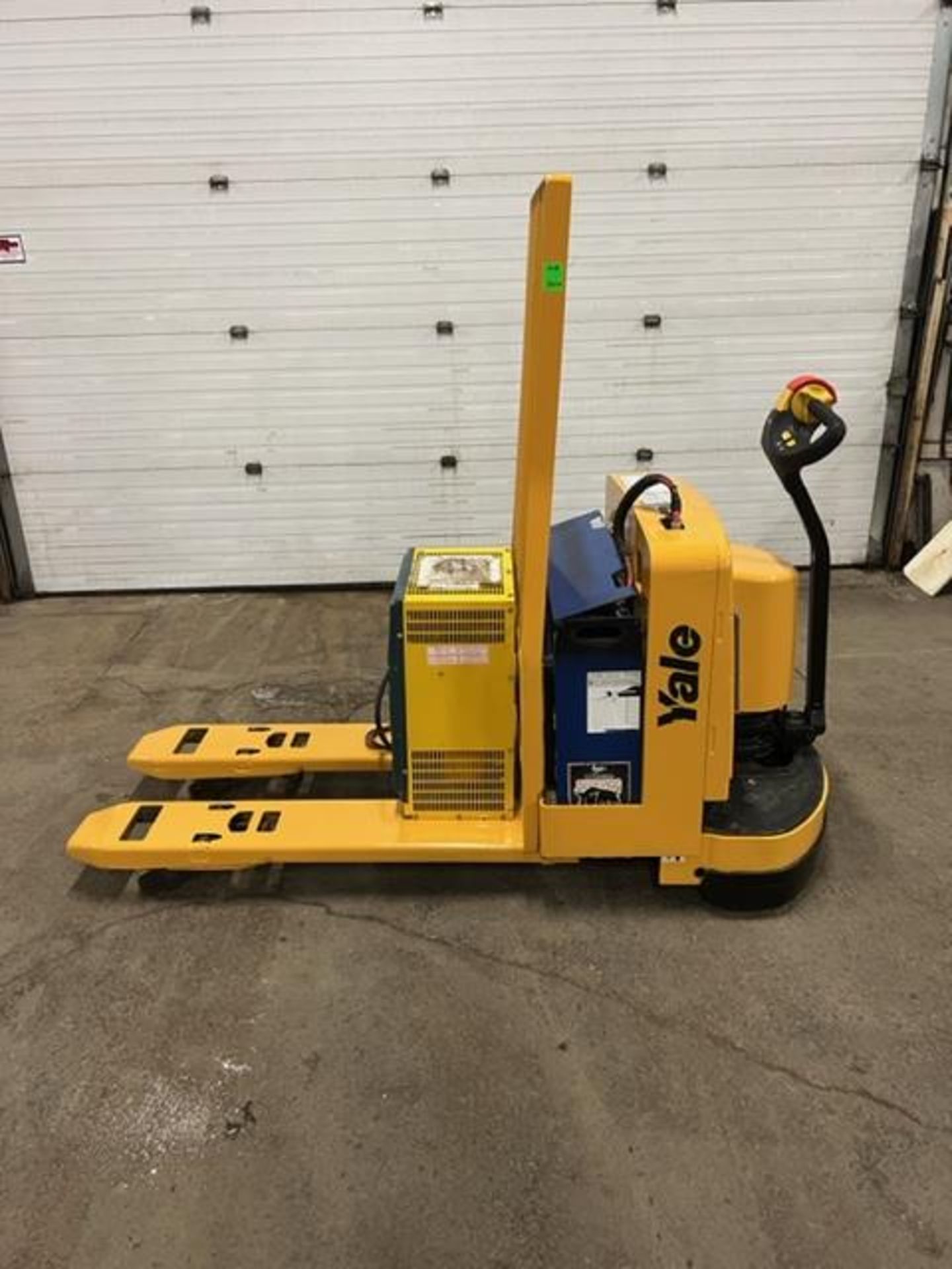 2004 Yale Ride On Electric Powered Pallet Cart Walkie Lift 6500lbs capacity MINT with battery