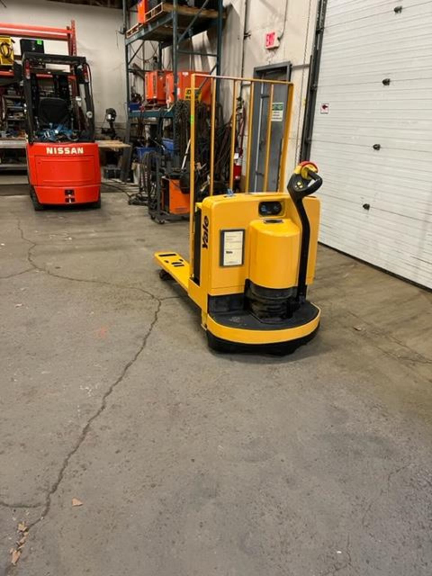 2005 Yale Walk Behind Electric Powered Pallet Cart Walkie Lift 6500lbs capacity MINT with Battery - Image 3 of 3