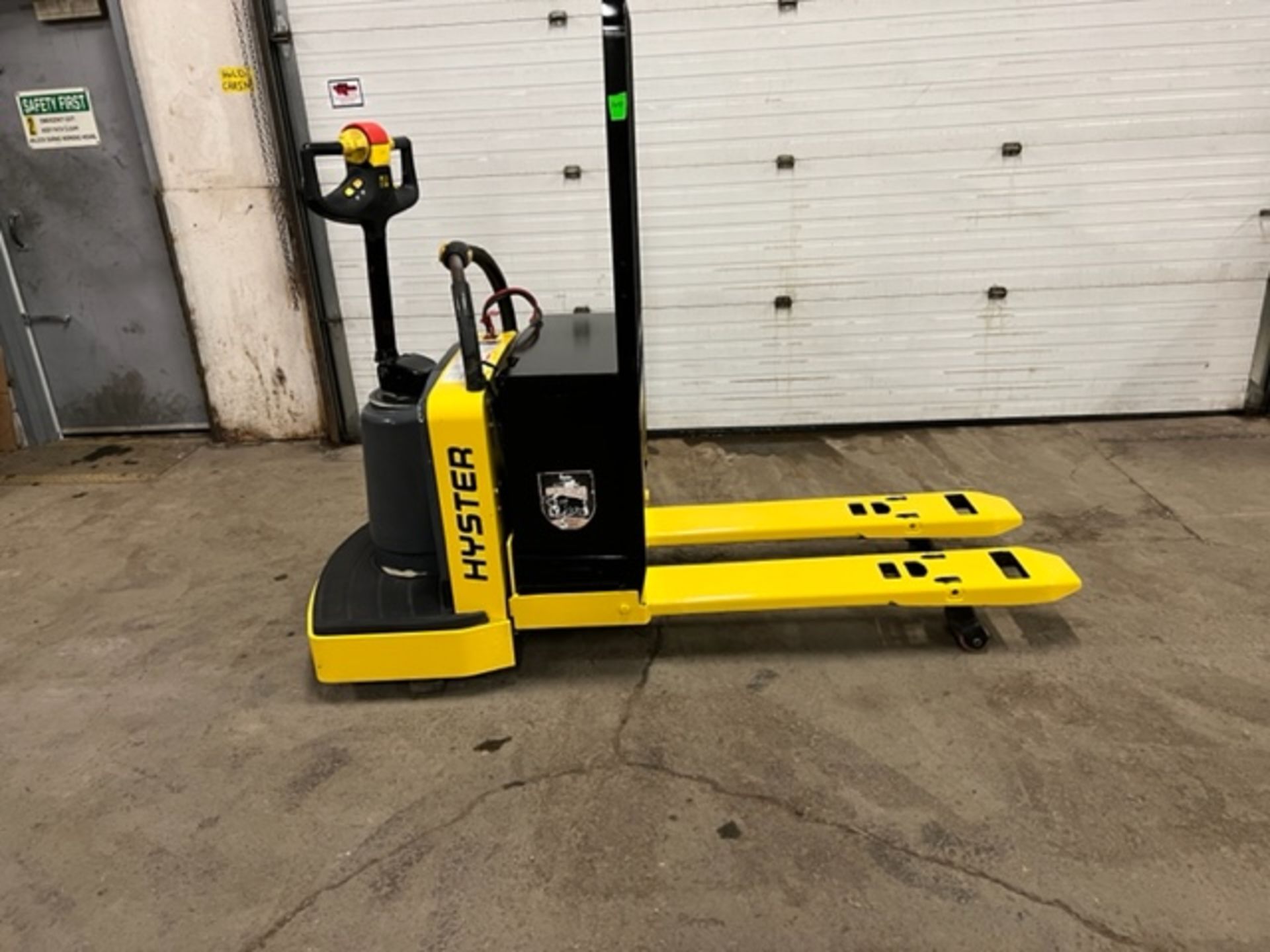 2005 Hyster Ride On Electric Powered Pallet Cart Walkie Lift 6000lbs capacity MINT