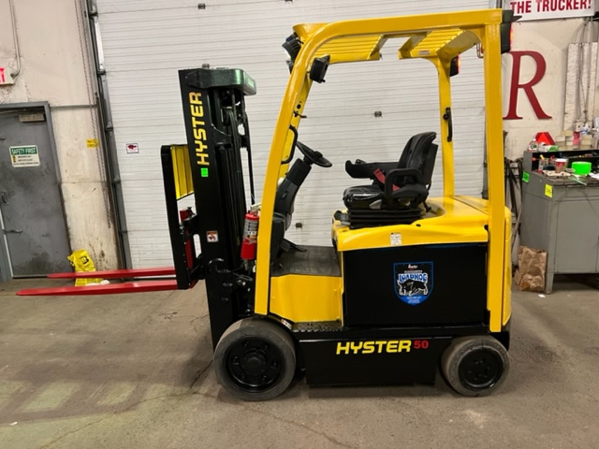 FREE CUSTOMS - MINT 2015 Hyster 50 5000lbs Capacity Forklift Electric with 3-stage mast &