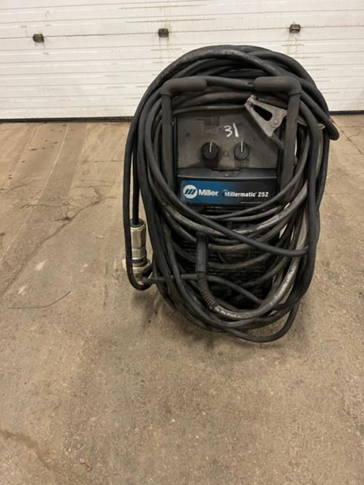 Miller Millermatic 252 Mig Welder 250 Amp w built in wire feeder and mig gun COMPLETE 230/460/575V