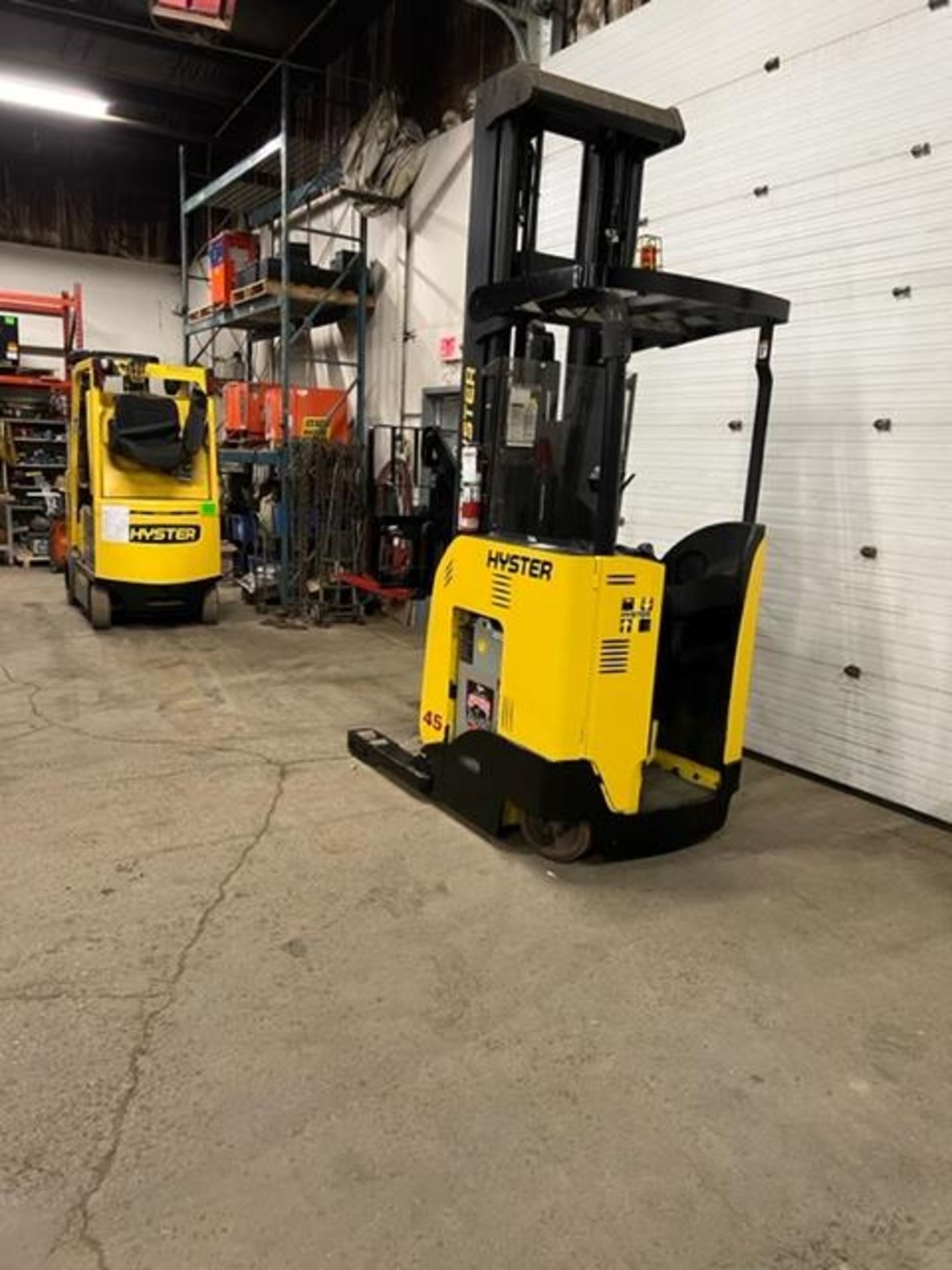 FREE CUSTOMS - 2016 Hyster 45 Reach Truck Pallet Lifter 4500lbs capacity electric MINT machine - Image 4 of 4