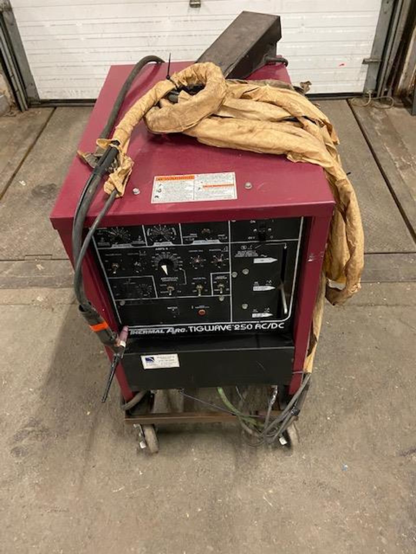 Thermal Arc Tig Wave 250 350 amp tig welder unit with gun & foot pedal - Image 2 of 2