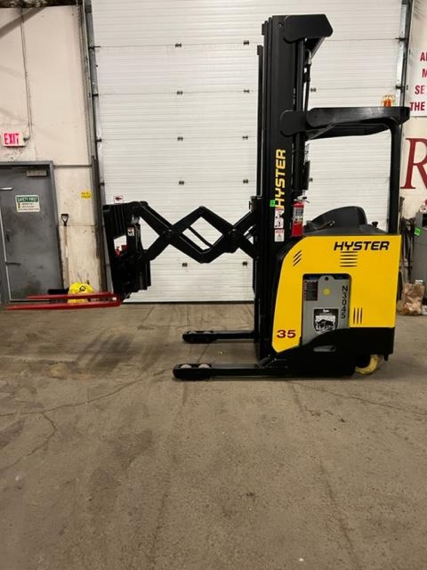 FREE CUSTOMS - 2014 Hyster 35 EXTRA Reach Truck Pallet Lifter 3500lbs capacity electric MINT machine