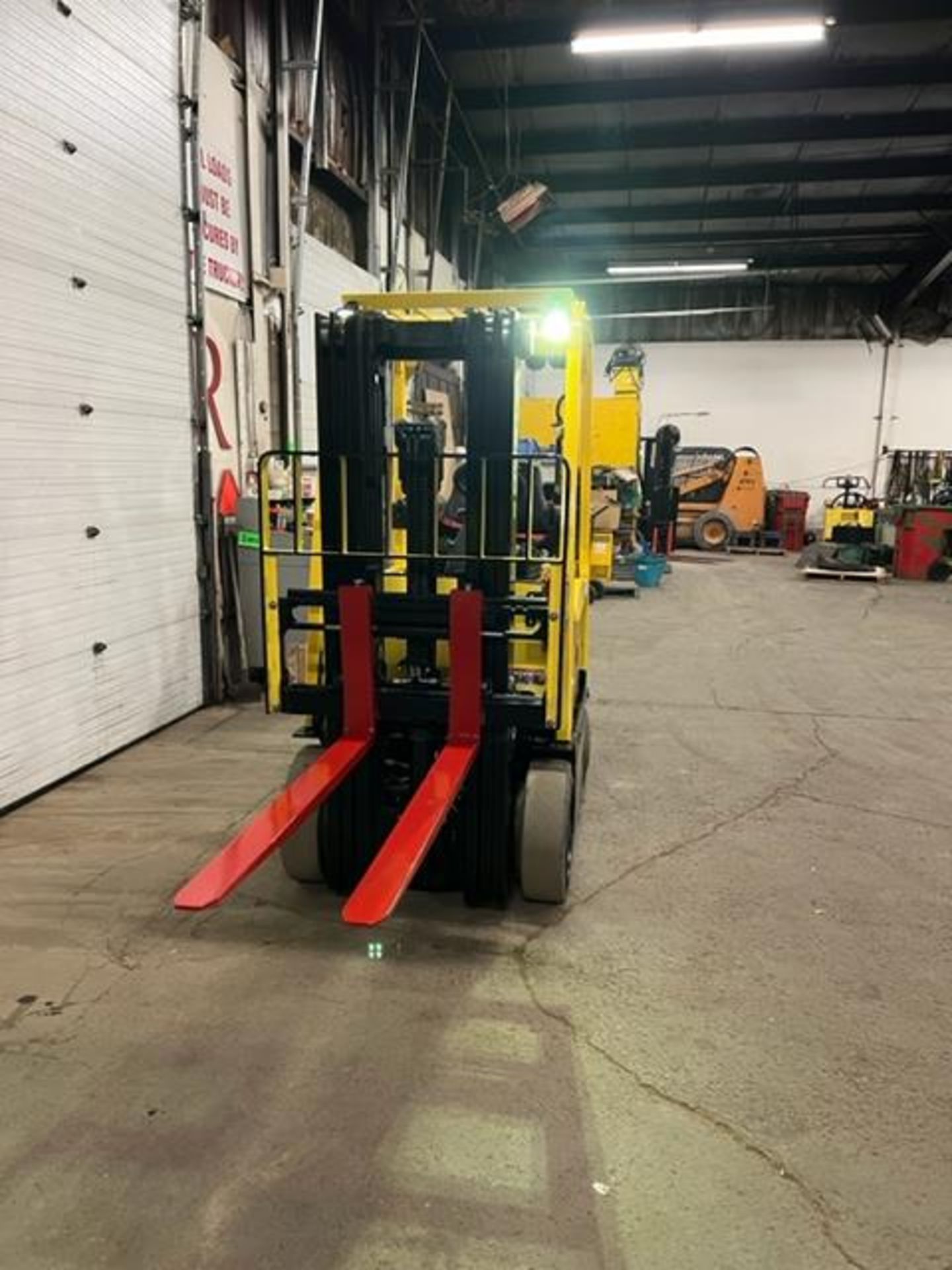 FREE CUSTOMS - MINT 2015 Hyster 50 5000lbs Capacity Forklift Electric with 3-stage mast & - Image 2 of 3