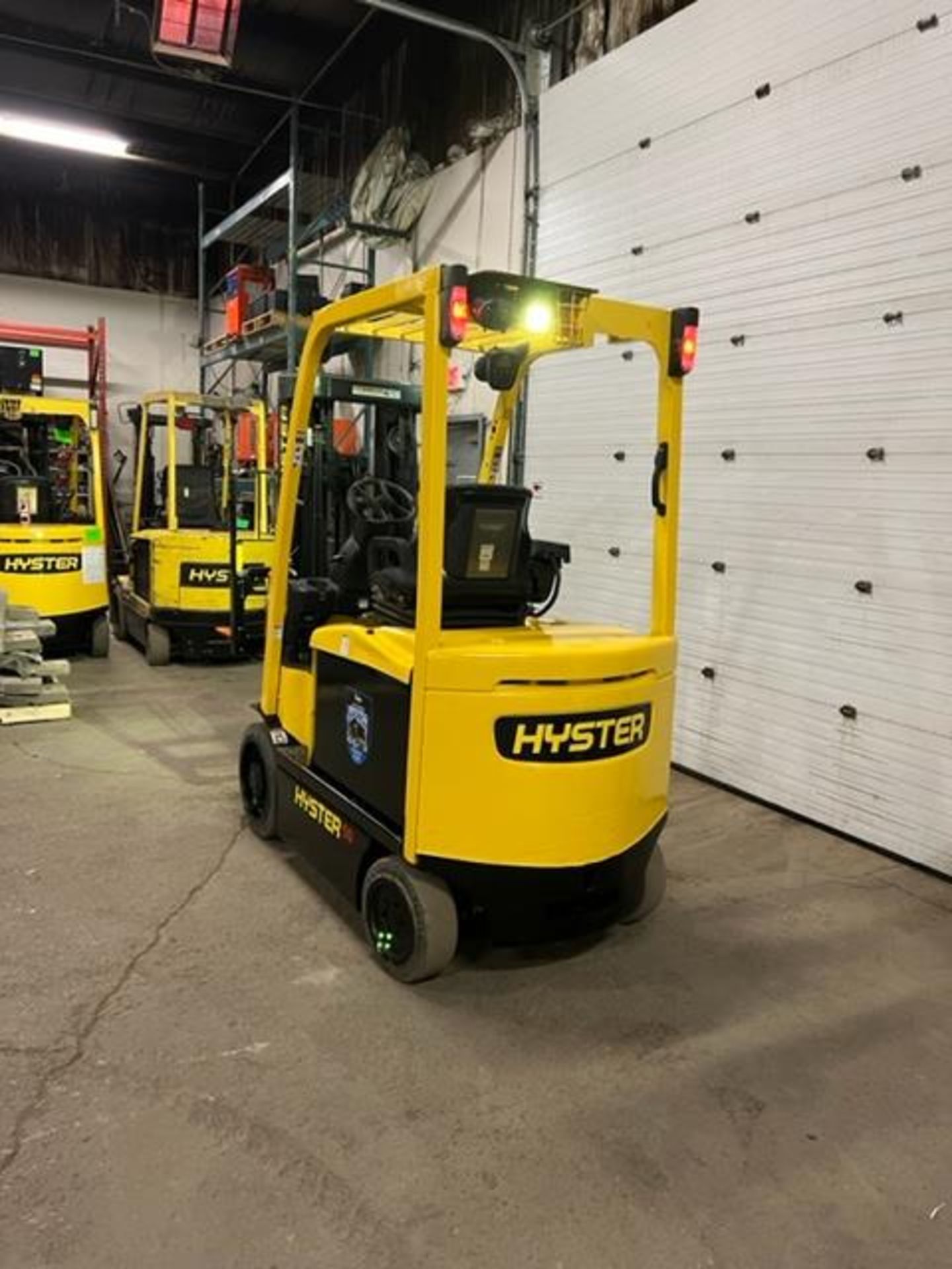 FREE CUSTOMS - MINT 2015 Hyster 50 5000lbs Capacity Forklift Electric with 3-stage mast & - Image 3 of 3