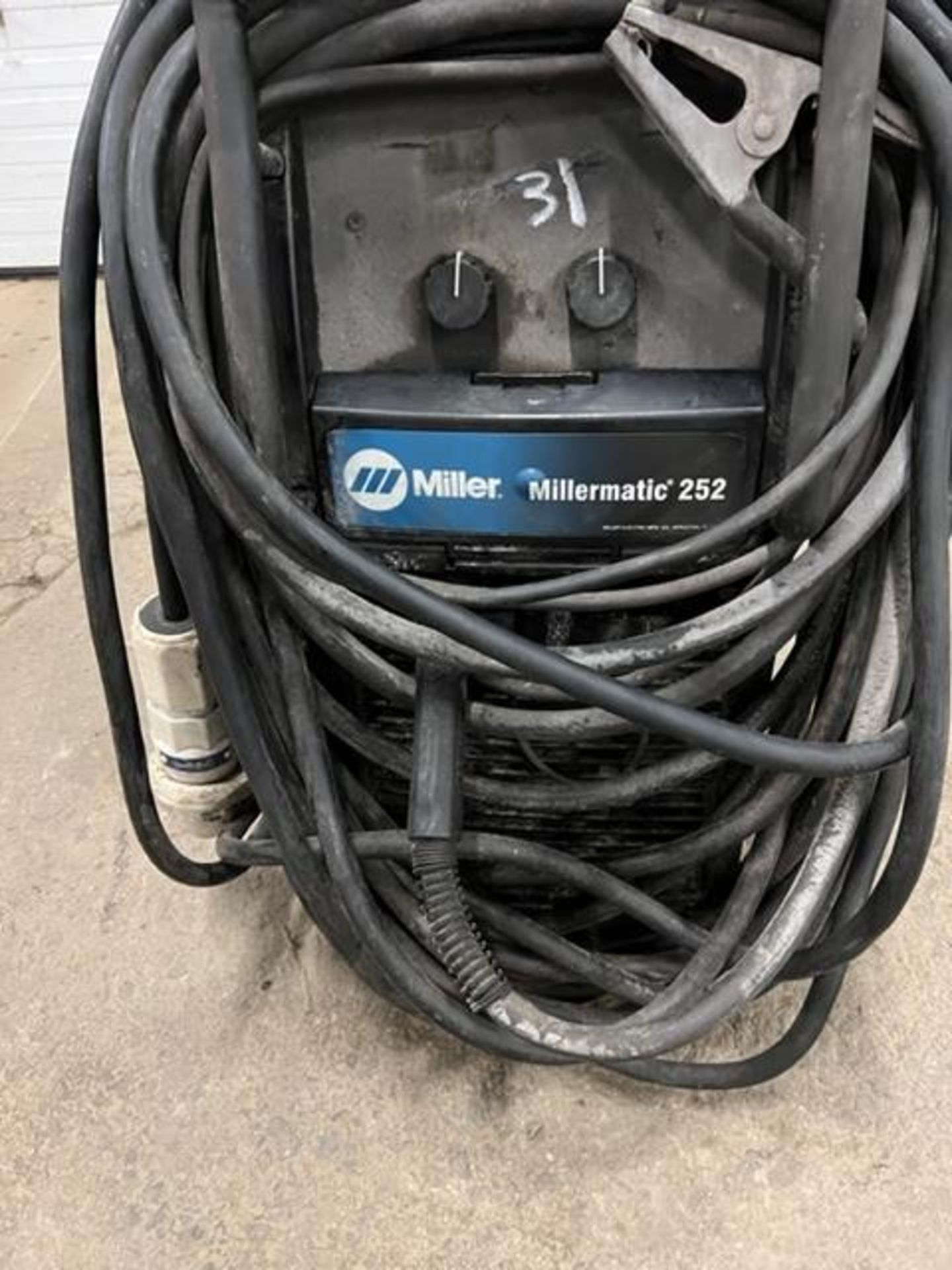 Miller Millermatic 252 Mig Welder 250 Amp w built in wire feeder and mig gun COMPLETE 230/460/575V - Image 2 of 2