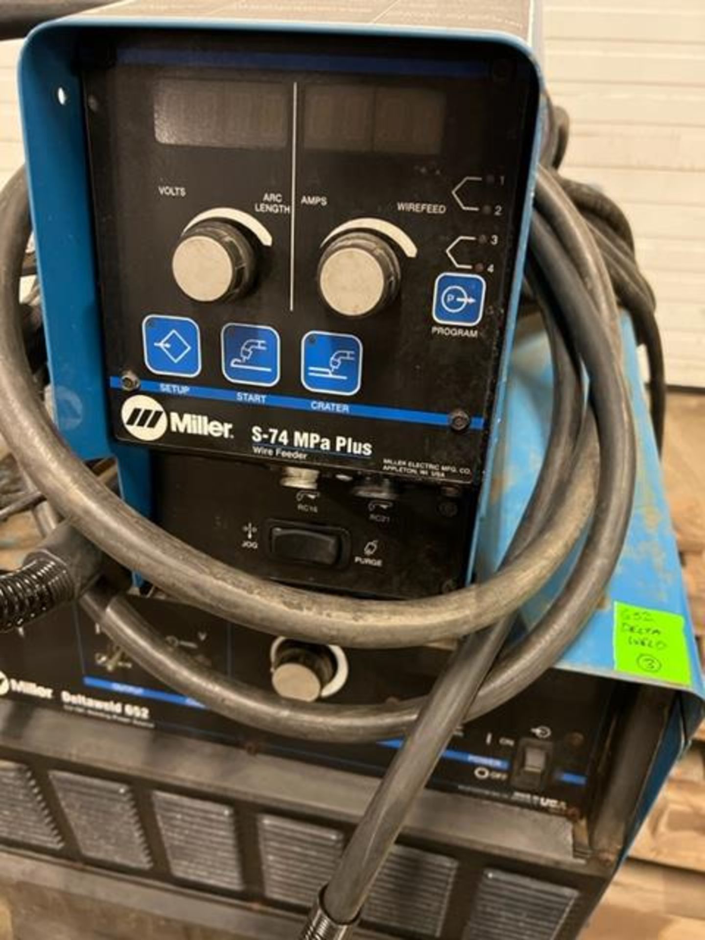 Miller Deltaweld 652 Mig Welder 650 Amp with S-74MP 4-wheel Wire Feeder COMPLETE with Mig Gun and - Image 2 of 3
