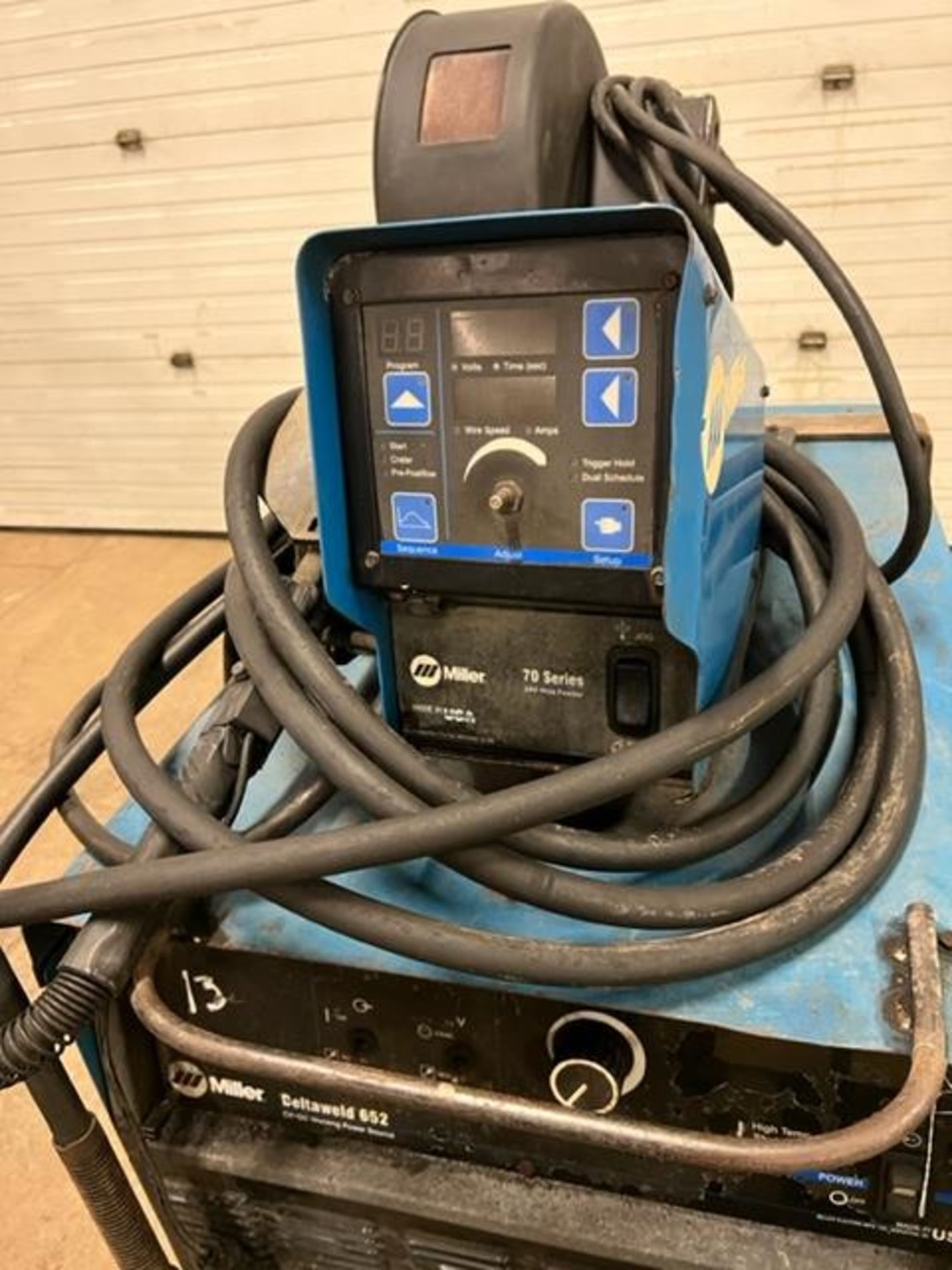 Miller Deltaweld 652 Mig Welder 650 Amp with 70-S WIRE FEEDER 4-wheel COMPLETE with Mig Gun - Image 3 of 3