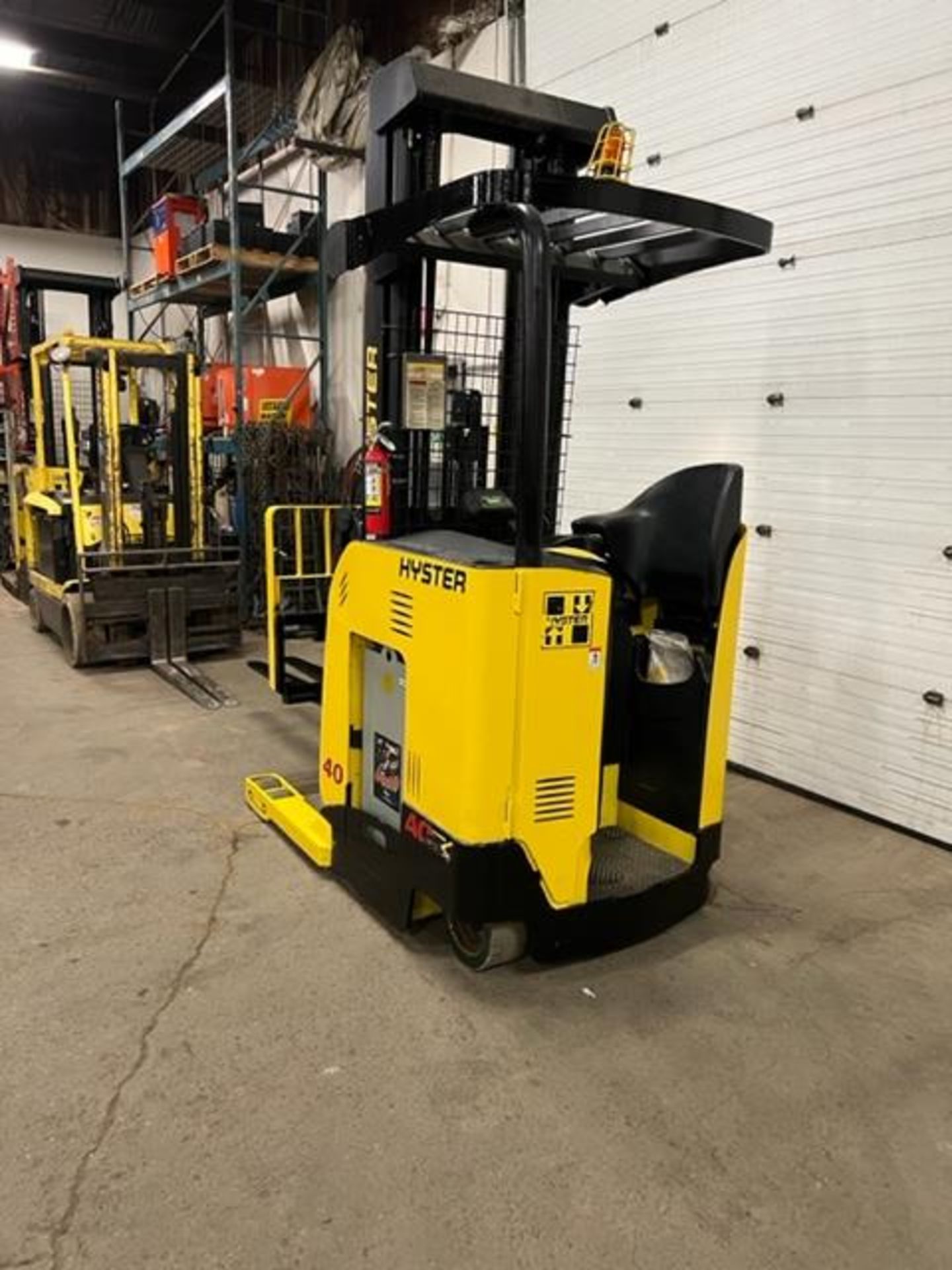 FREE CUSTOMS - 2011 Hyster Reach Truck Pallet Lifter REACH TRUCK 4000lbs capacity electric MINT - Image 3 of 3