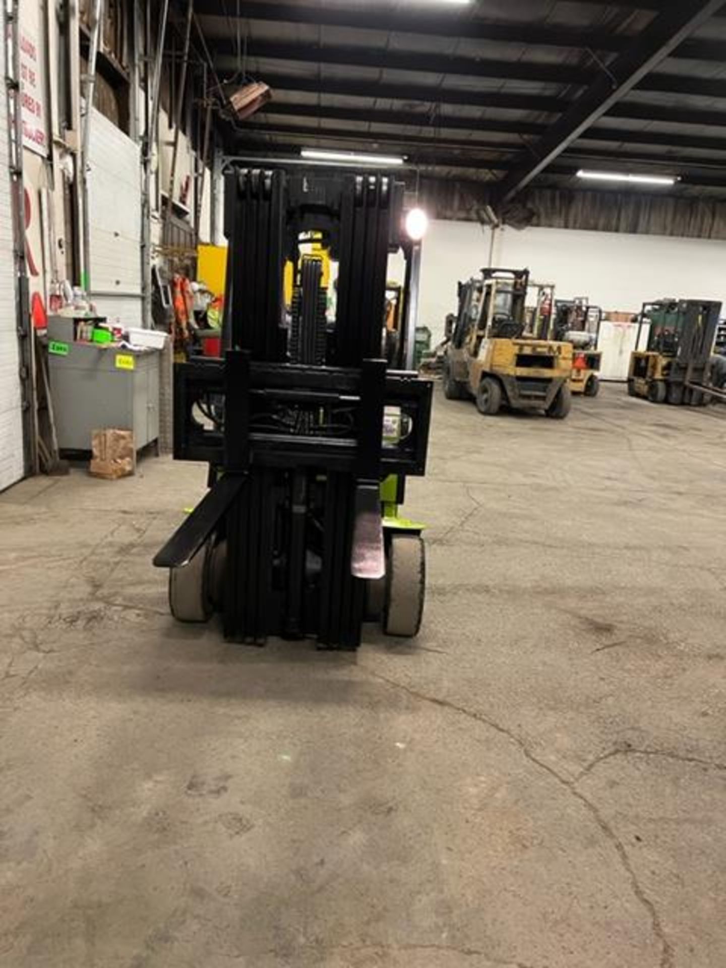 FREE CUSTOMS - Clark model 25 5,000lbs Capacity Forklift 4-STAGE MAST LPG (propane) - Image 2 of 4