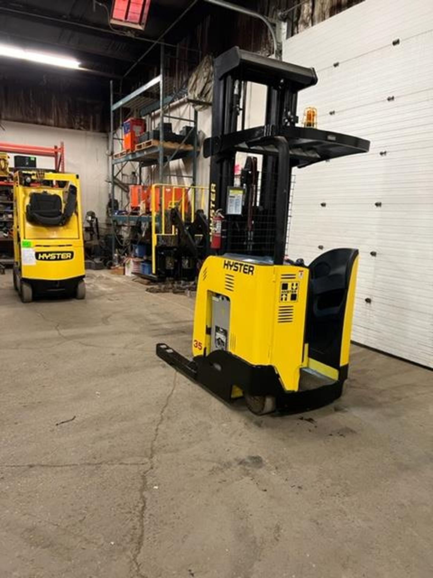 FREE CUSTOMS - 2013 Hyster Extra Reach Truck Pallet Lifter EXTRA REACH TRUCK 3500lbs capacity - Image 3 of 3