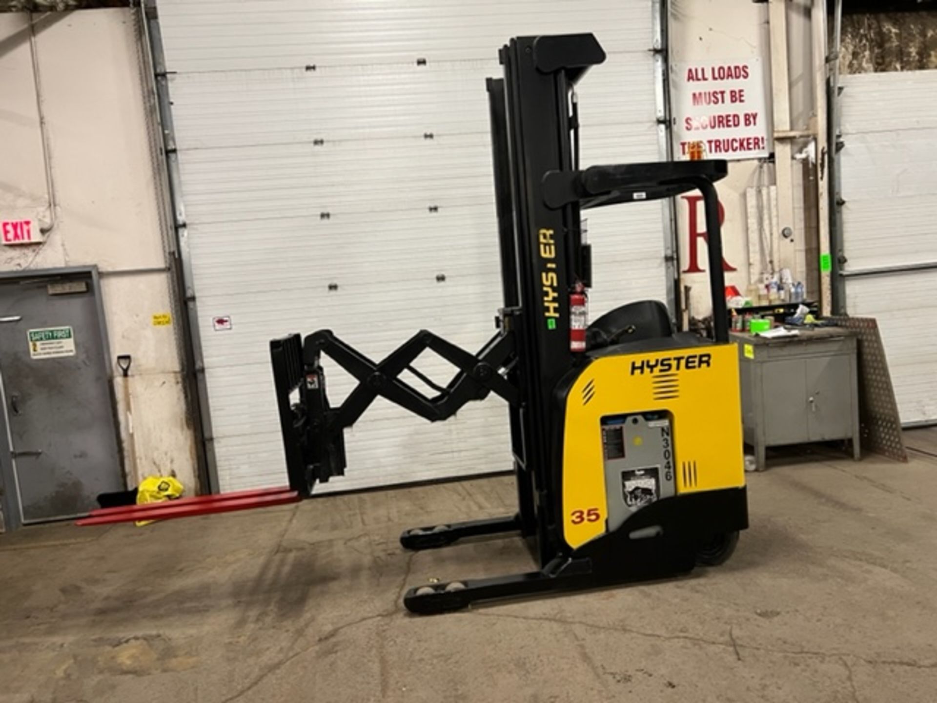 FREE CUSTOMS - 2015 Hyster 35 EXTRA Reach Truck Pallet Lifter 3500lbs capacity electric MINT machine